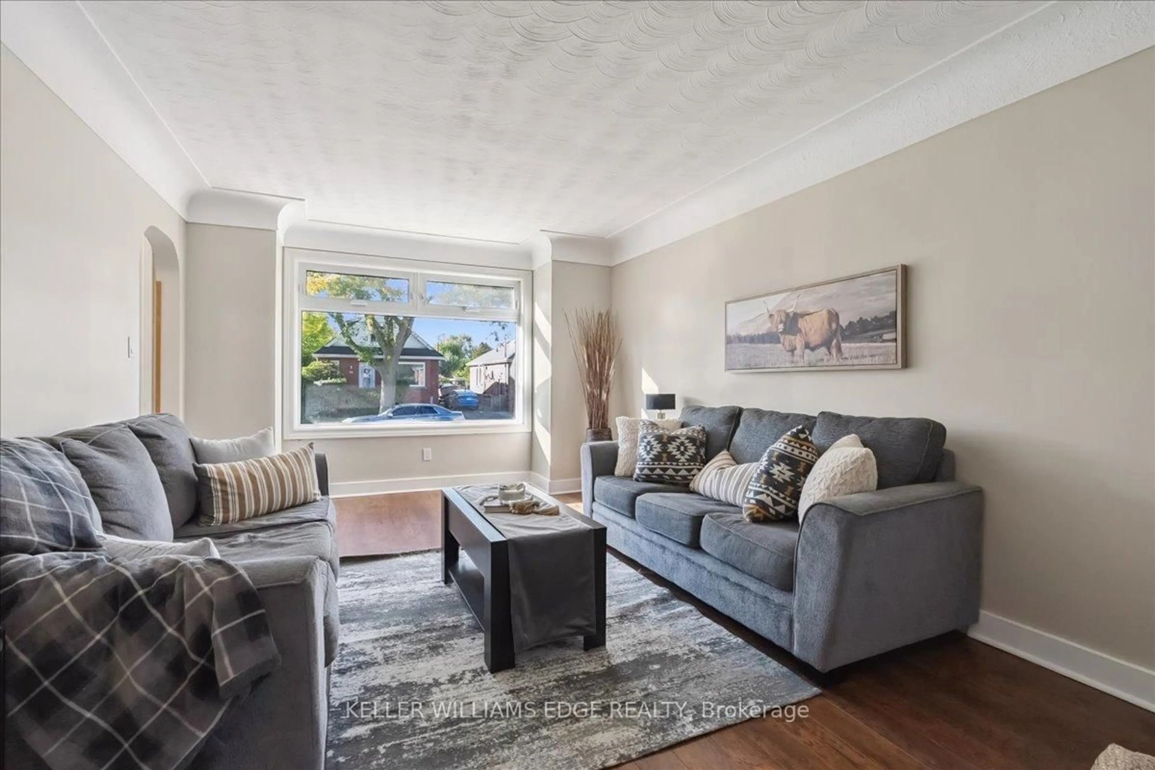 Living room with furniture, unknown for 29 East 34th St, Hamilton Ontario L8V 3W2