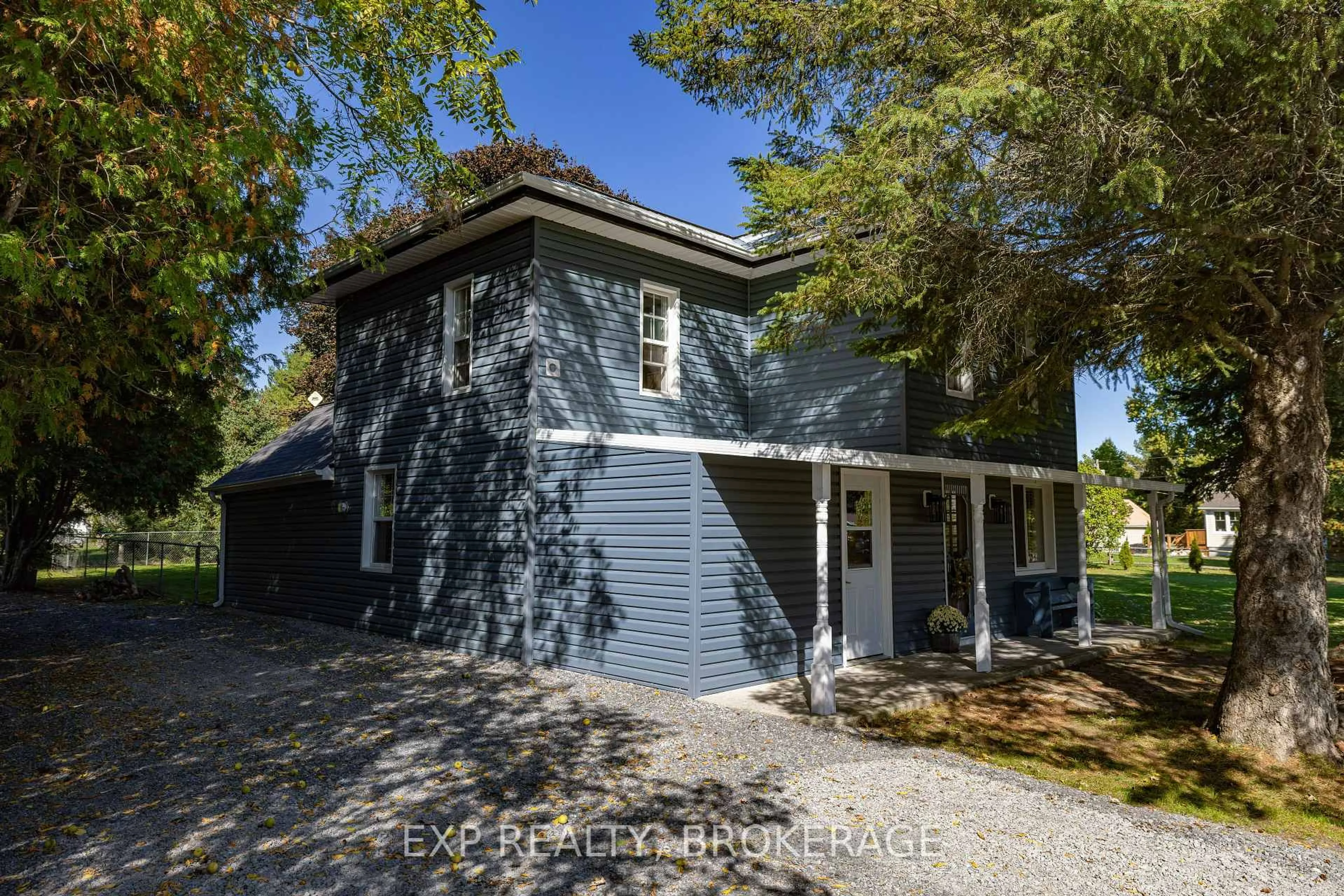 A pic from outside/outdoor area/front of a property/back of a property/a pic from drone, street for 6045 Verona St, Verona Ontario K0H 2W0