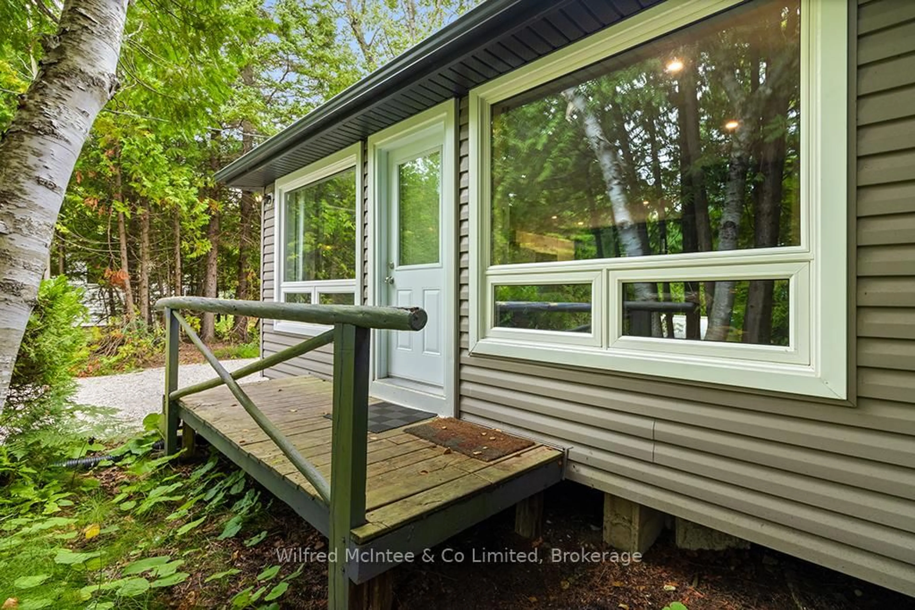 Home with vinyl exterior material, forest/trees view for 1489 2ND Ave, Native Leased Lands Ontario N0H 2G0