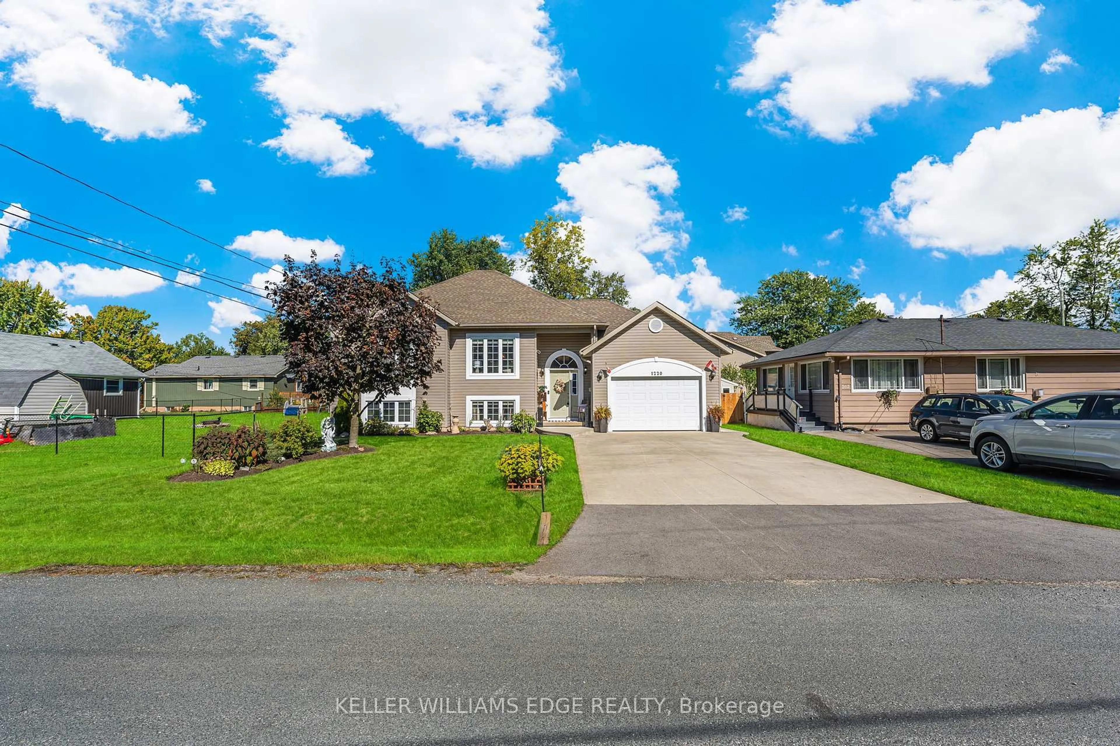 A pic from outside/outdoor area/front of a property/back of a property/a pic from drone, water/lake/river/ocean view for 1220 Parkside Ave, Fort Erie Ontario L2A 0A9