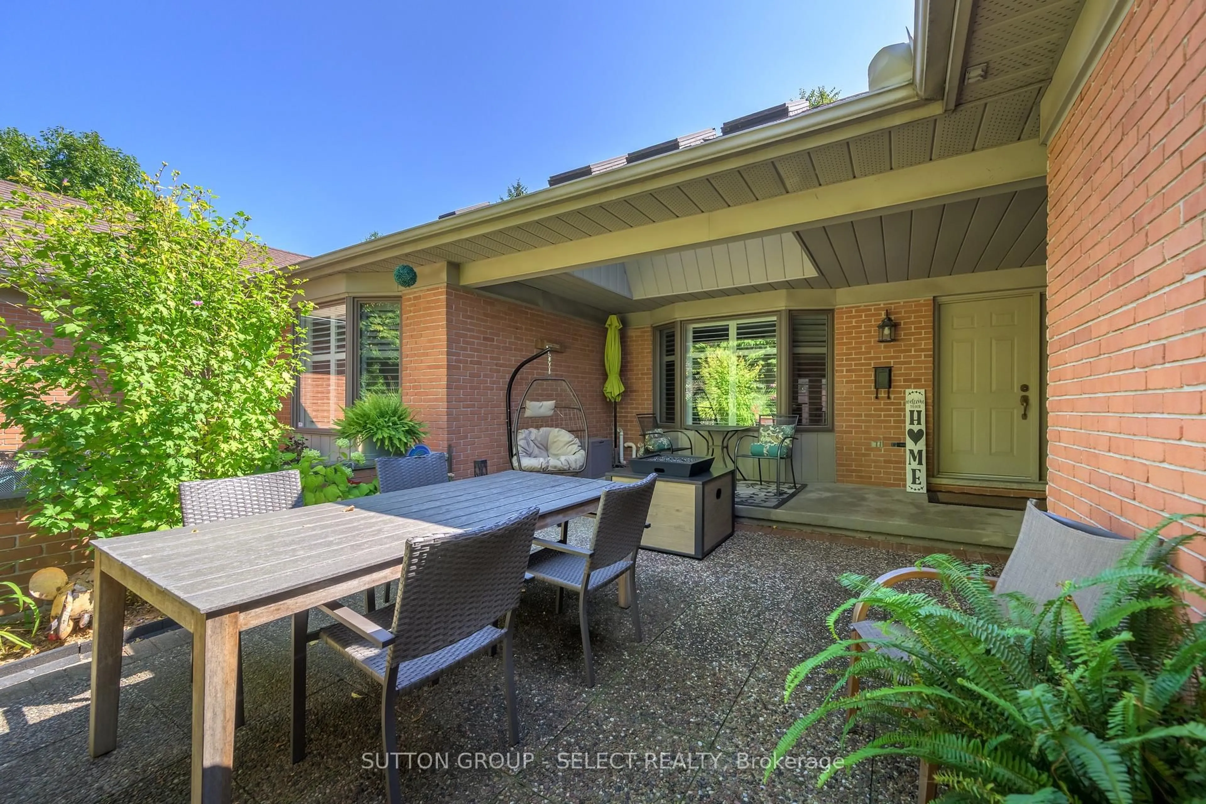Patio, street for 40 Quinella Dr, London South Ontario N6K 4K9