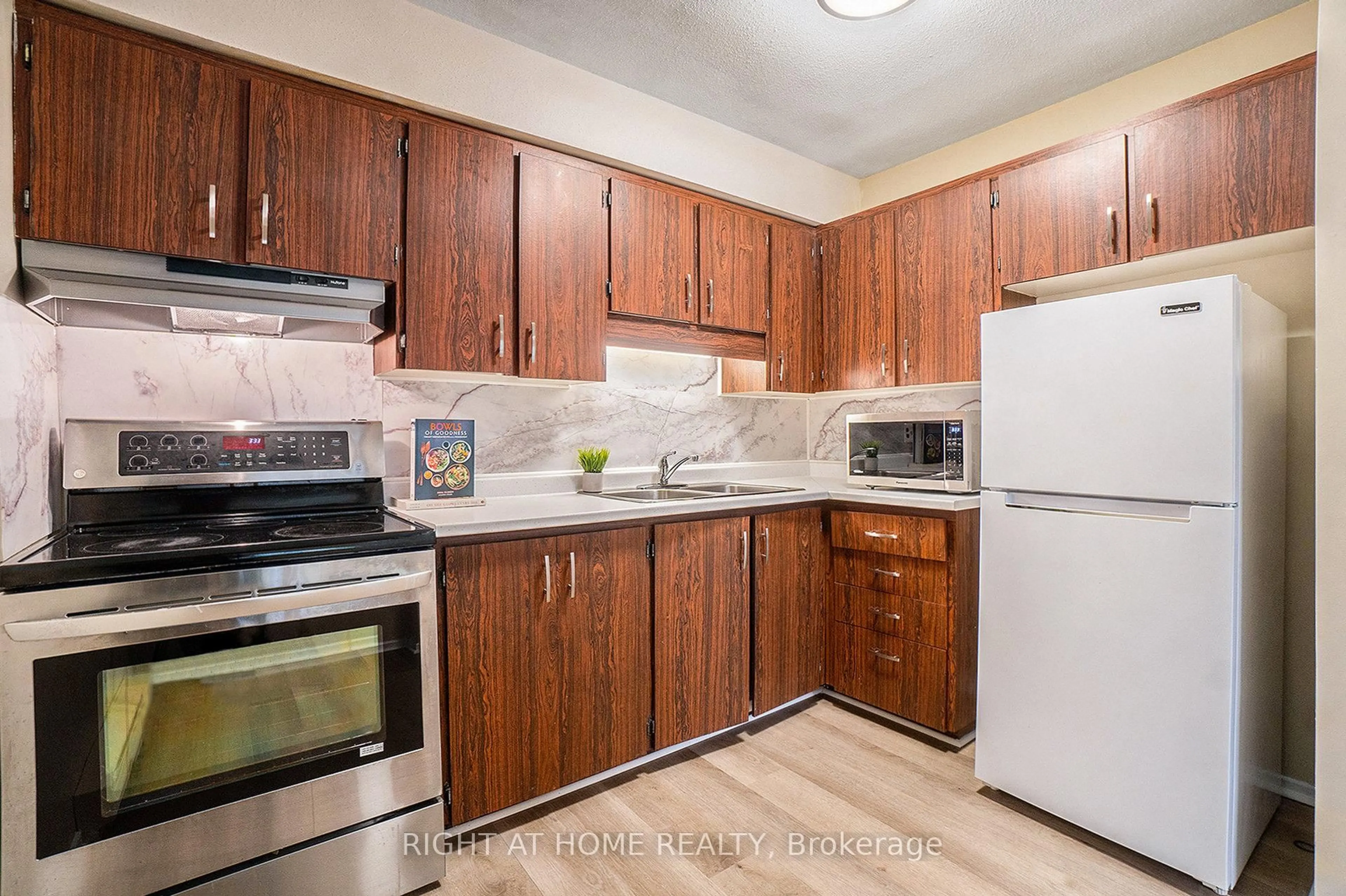 Standard kitchen, unknown for 2939 Fairlea Cres #59, Ottawa Ontario K1V 9A5