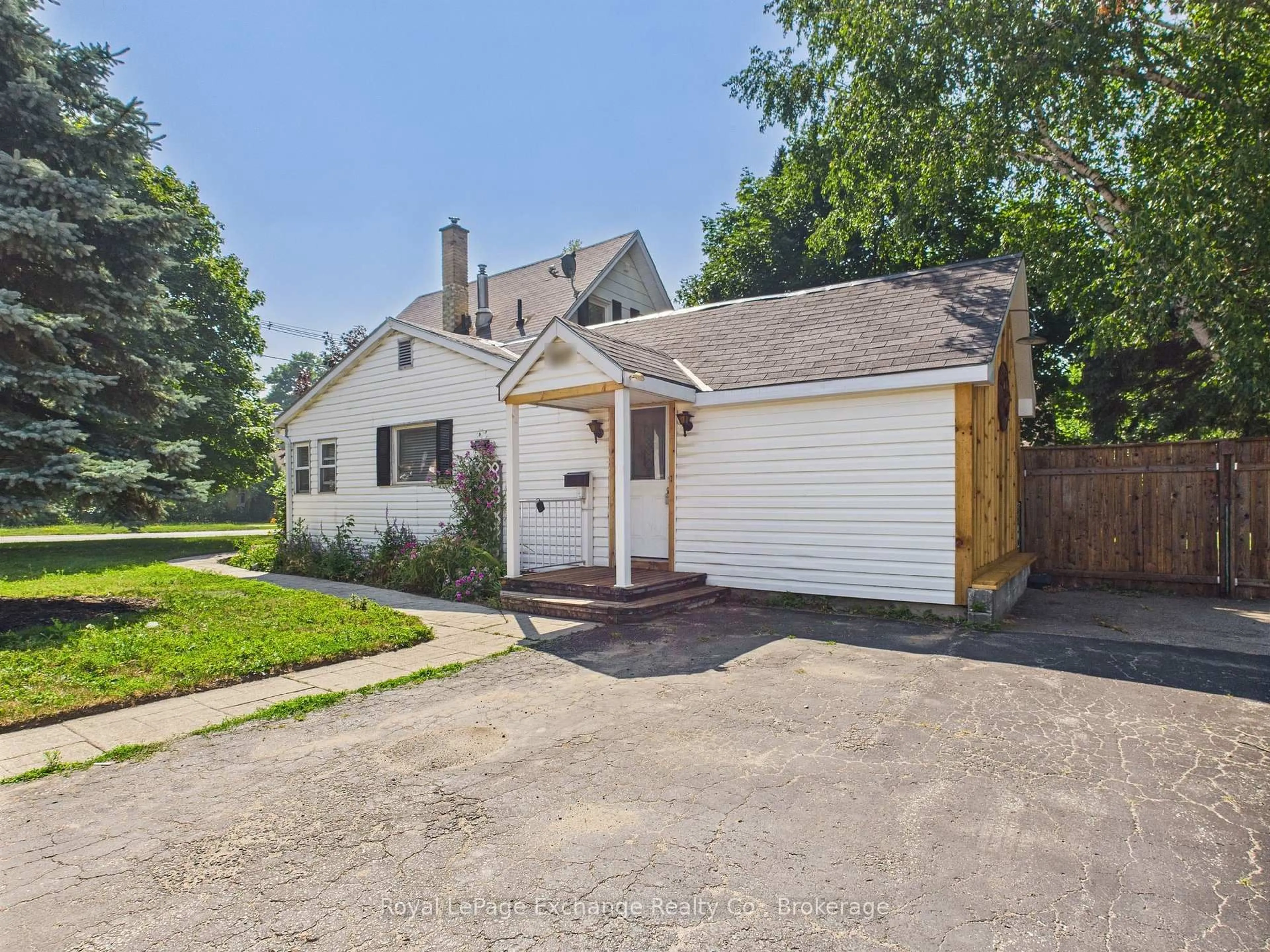 A pic from outside/outdoor area/front of a property/back of a property/a pic from drone, street for 557 Market St, Saugeen Shores Ontario N0H 2C4