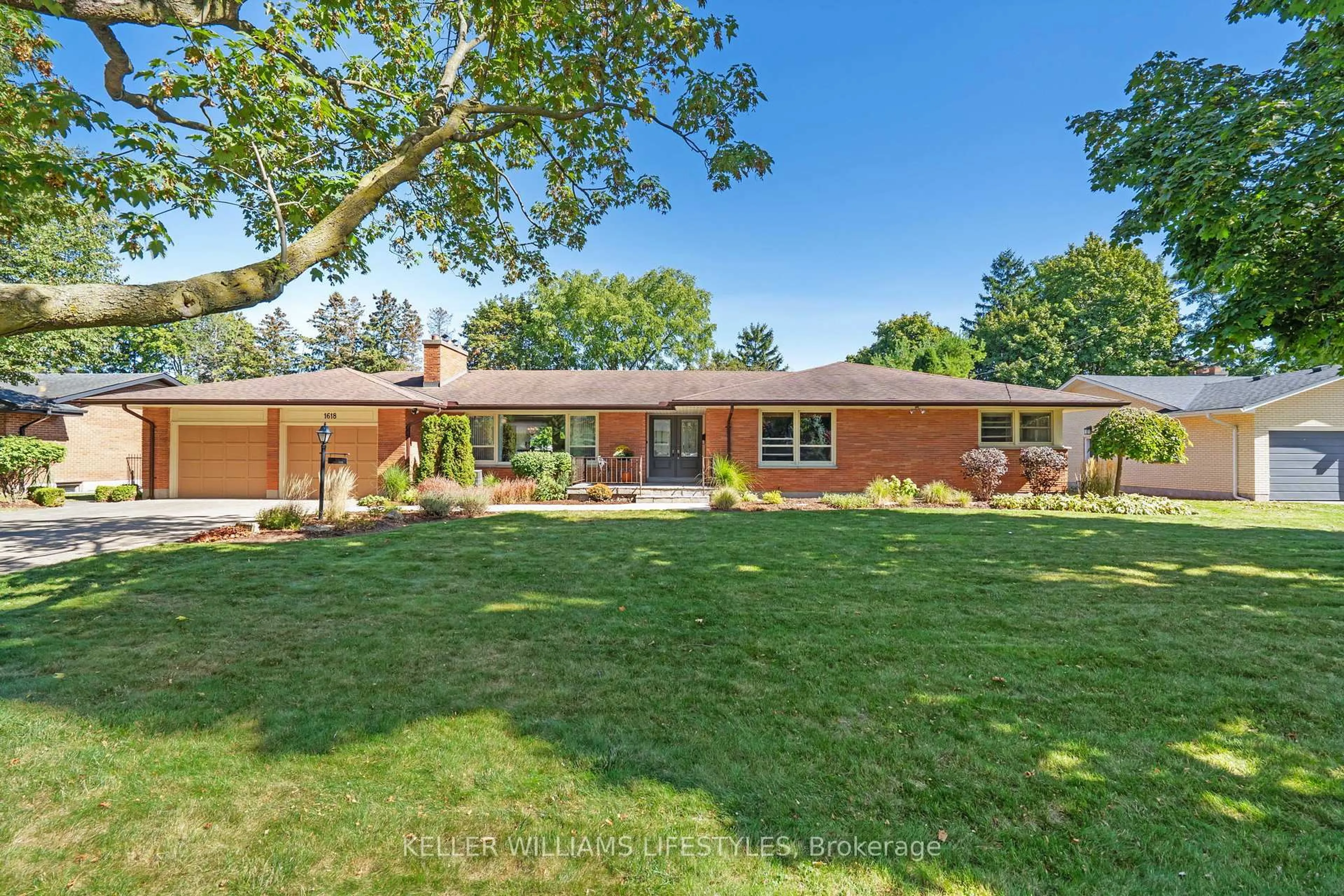 Home with brick exterior material, unknown for 1618 Stoneybrook Cres, London North Ontario N5X 1E2
