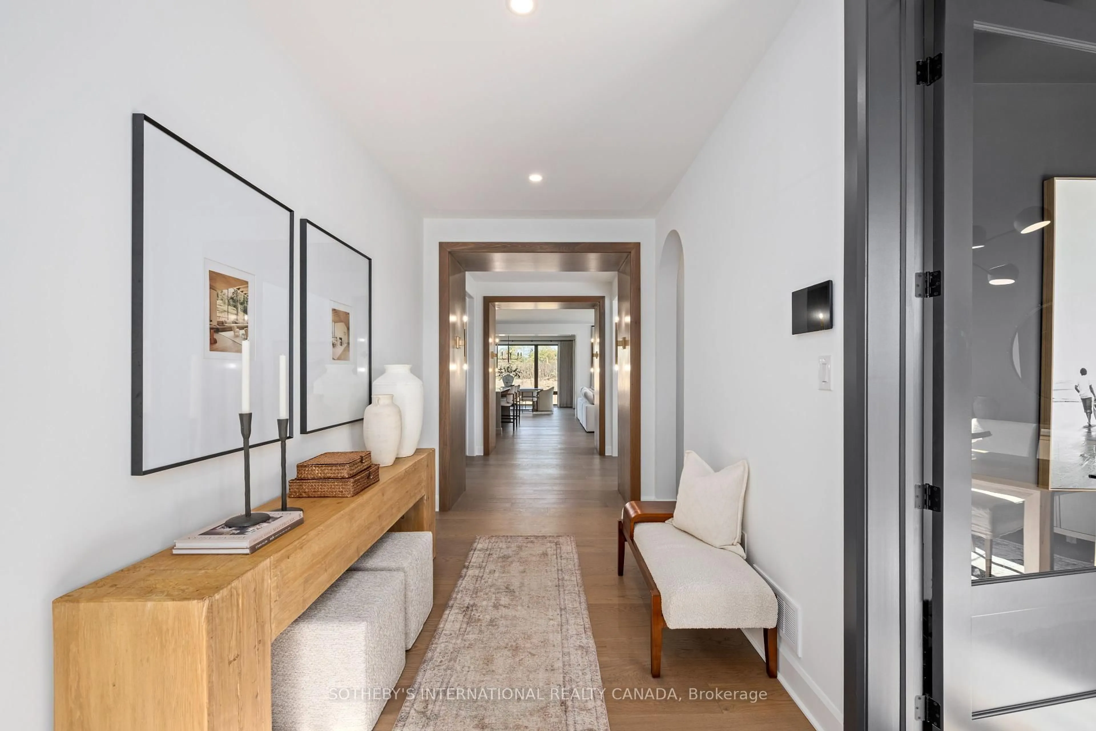 Indoor foyer for 526 Creekview Chse, London North Ontario N6G 3X8