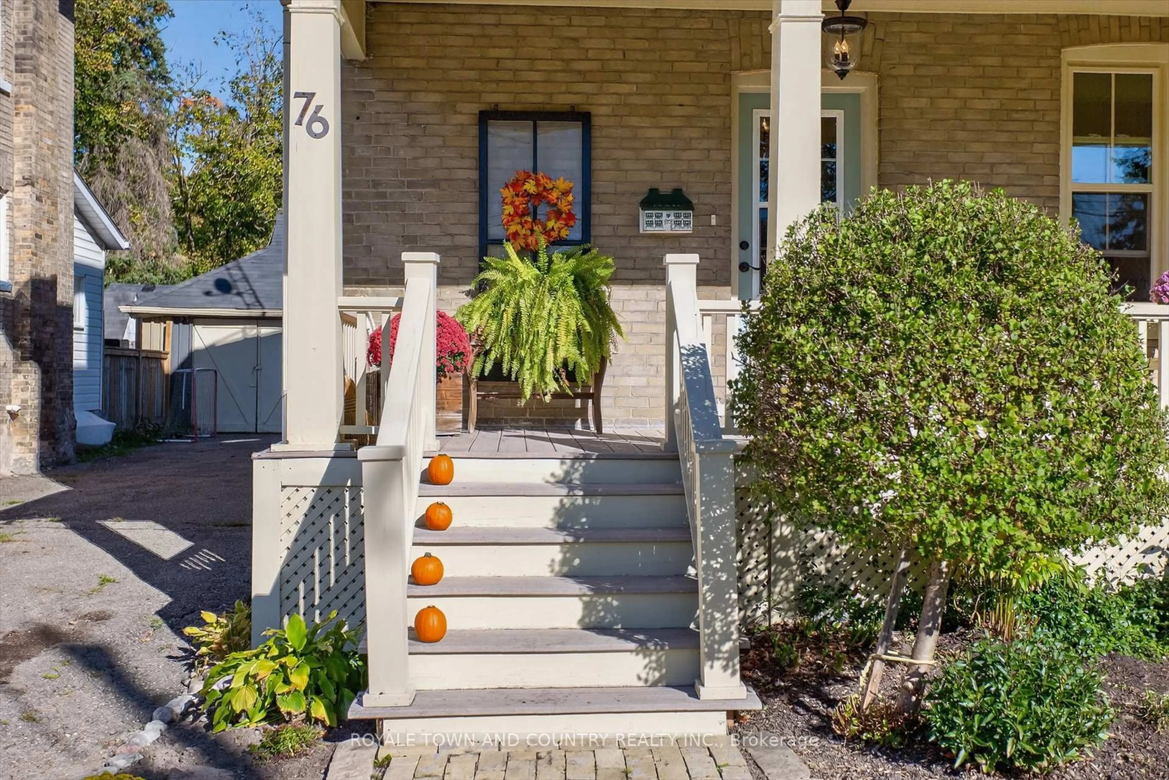 Home with brick exterior material, street for 76 Wellington St, Kawartha Lakes Ontario K9V 3N9