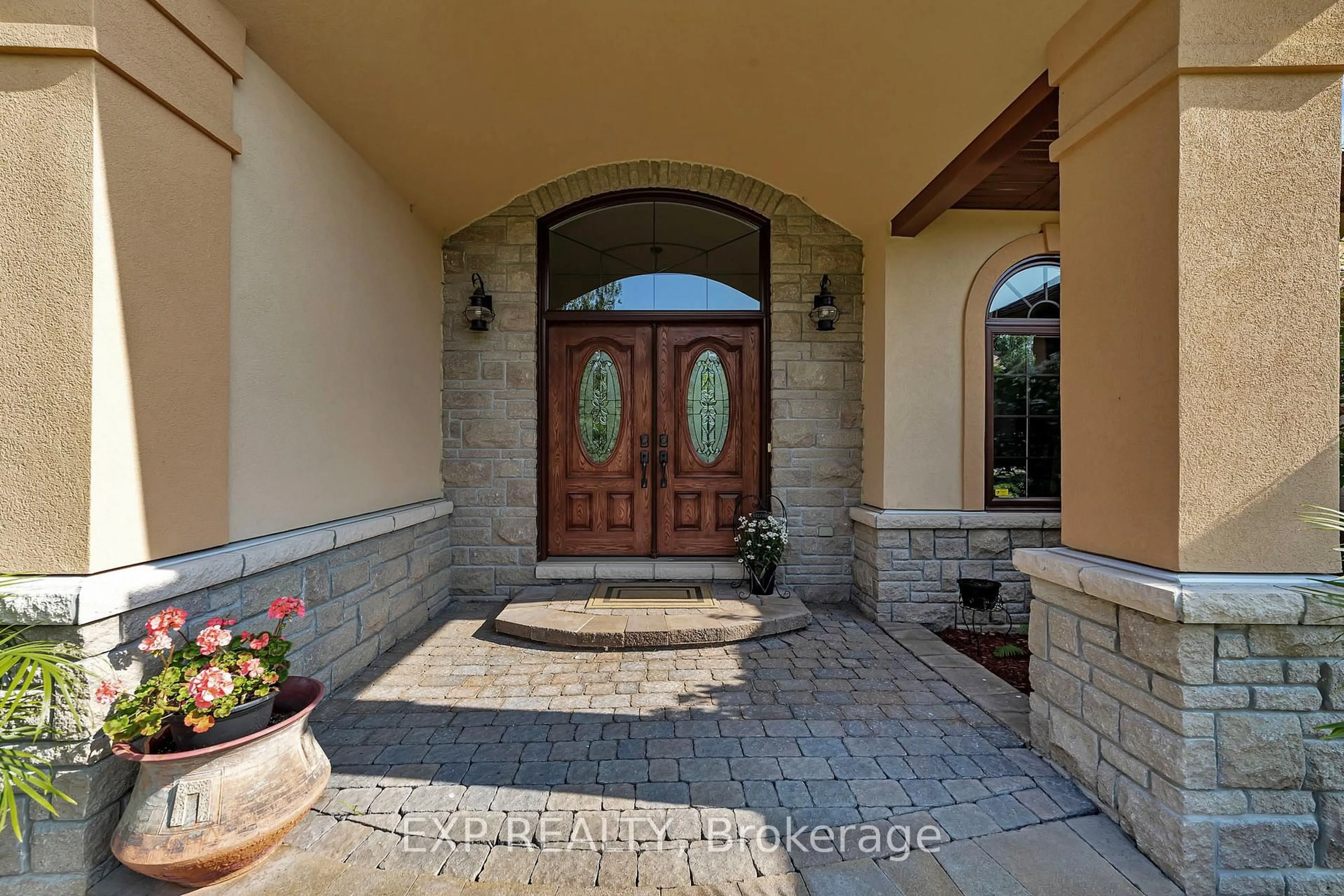 Indoor entryway for 104 Sentinel Pine Way, Carp Ontario K0A 1L0