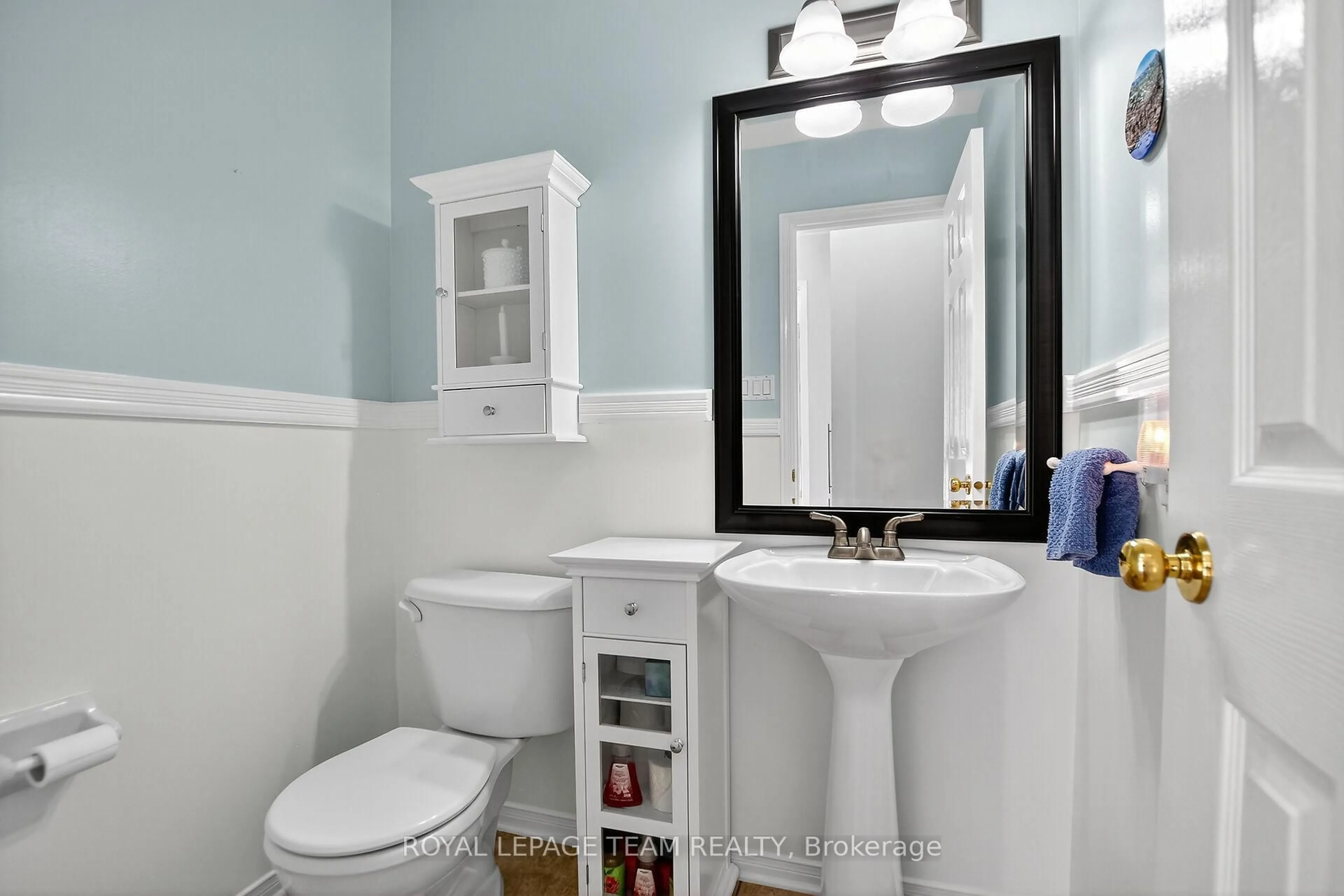 Standard bathroom, ceramic/tile floor for 20 Vistapointe Dr, Barrhaven Ontario K2G 6N3