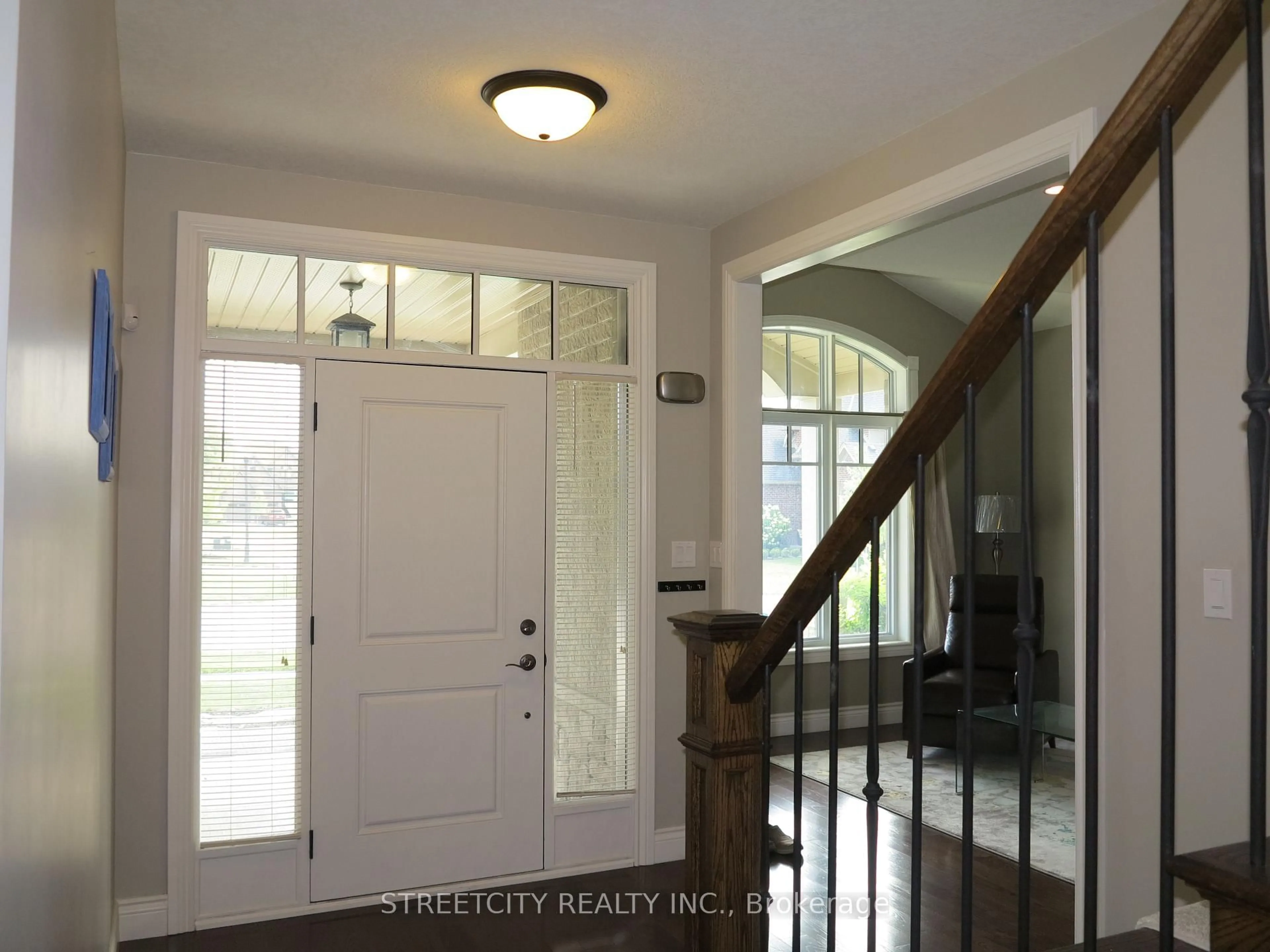 Indoor entryway for 1939 BALLYMOTE Ave, London North Ontario N5X 0J6