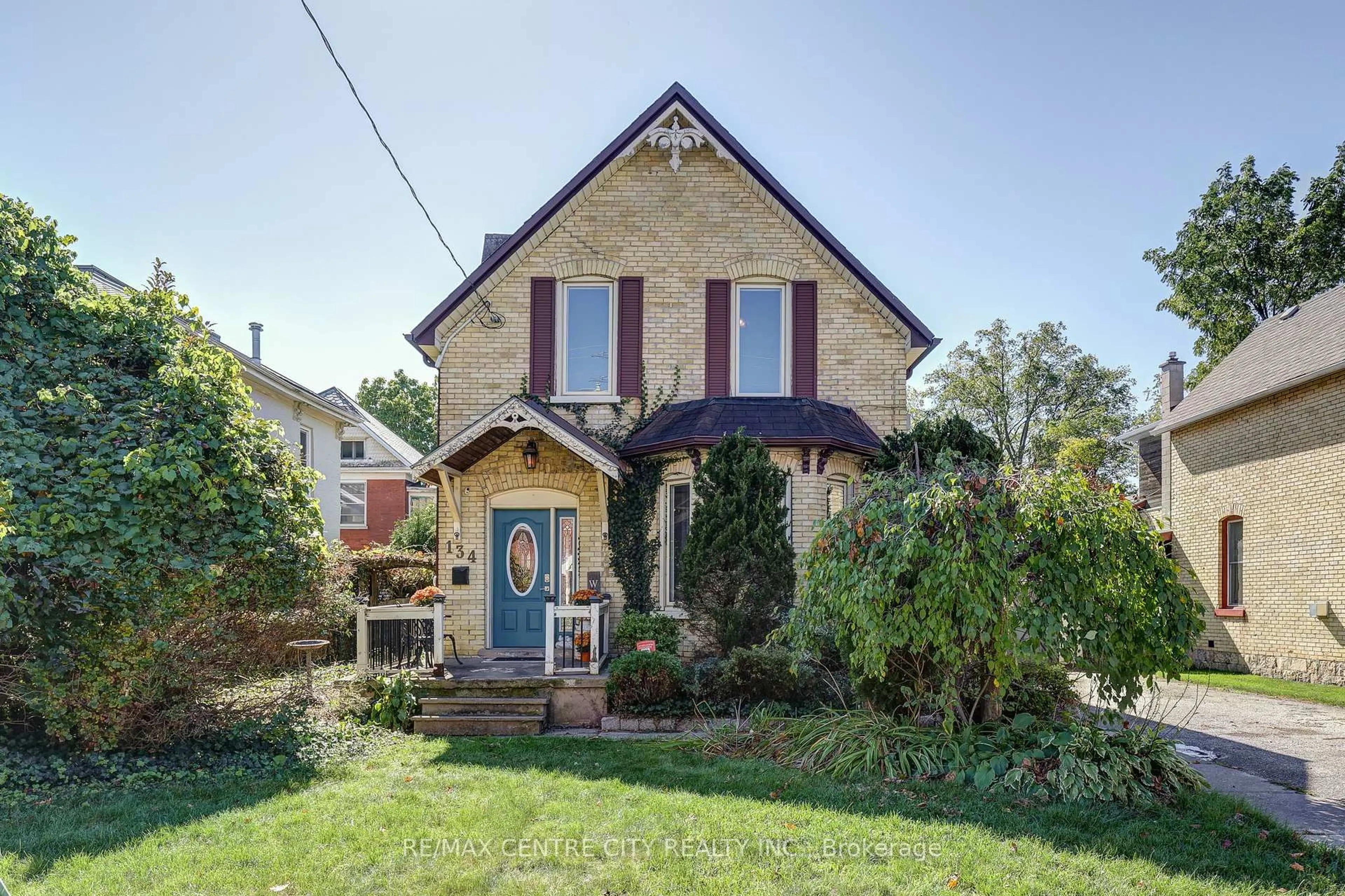 Home with brick exterior material, street for 134 Wellington St, St. Thomas Ontario N5R 2R6