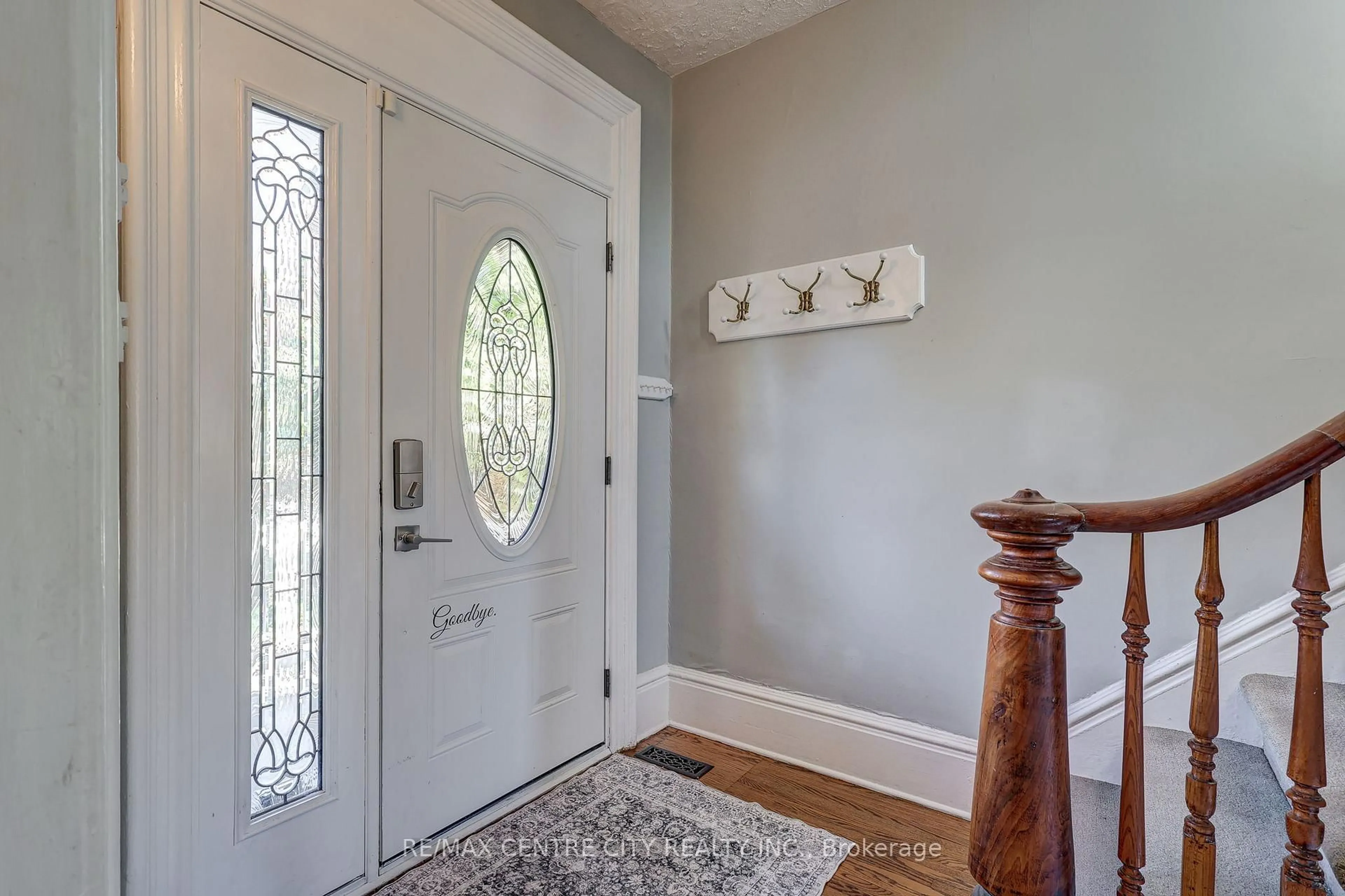 Indoor entryway for 134 Wellington St, St. Thomas Ontario N5R 2R6