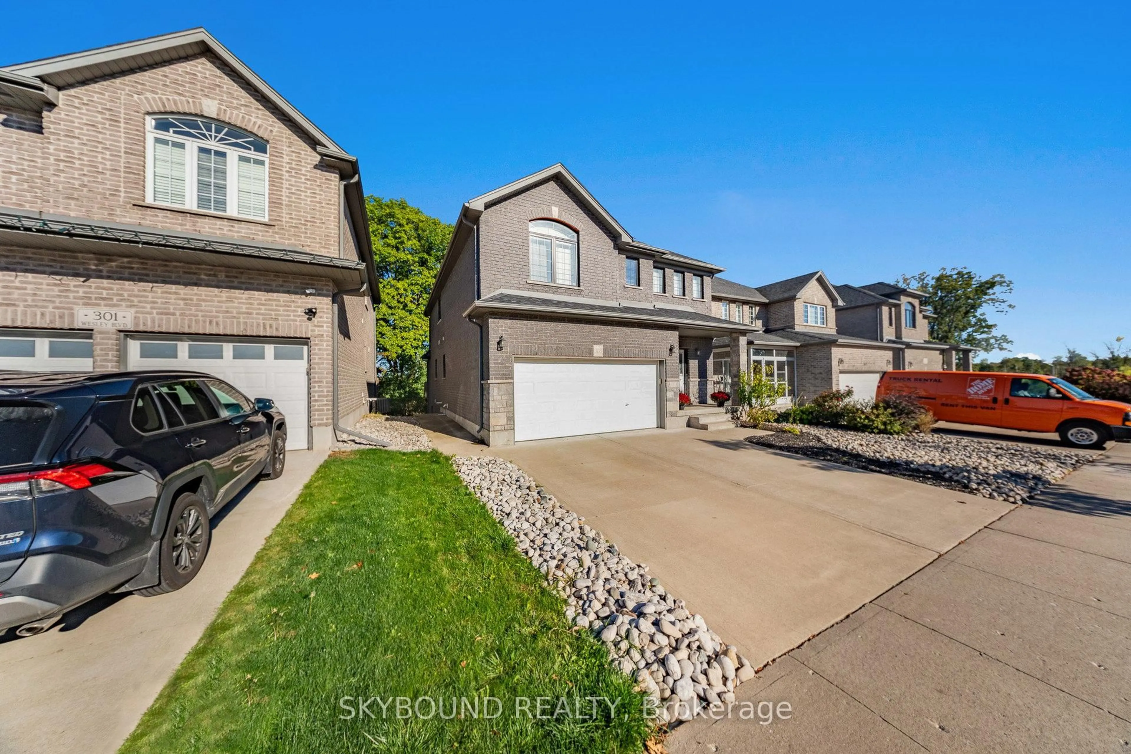 A pic from outside/outdoor area/front of a property/back of a property/a pic from drone, street for 305 Wesley Blvd, Cambridge Ontario N1R 5S2