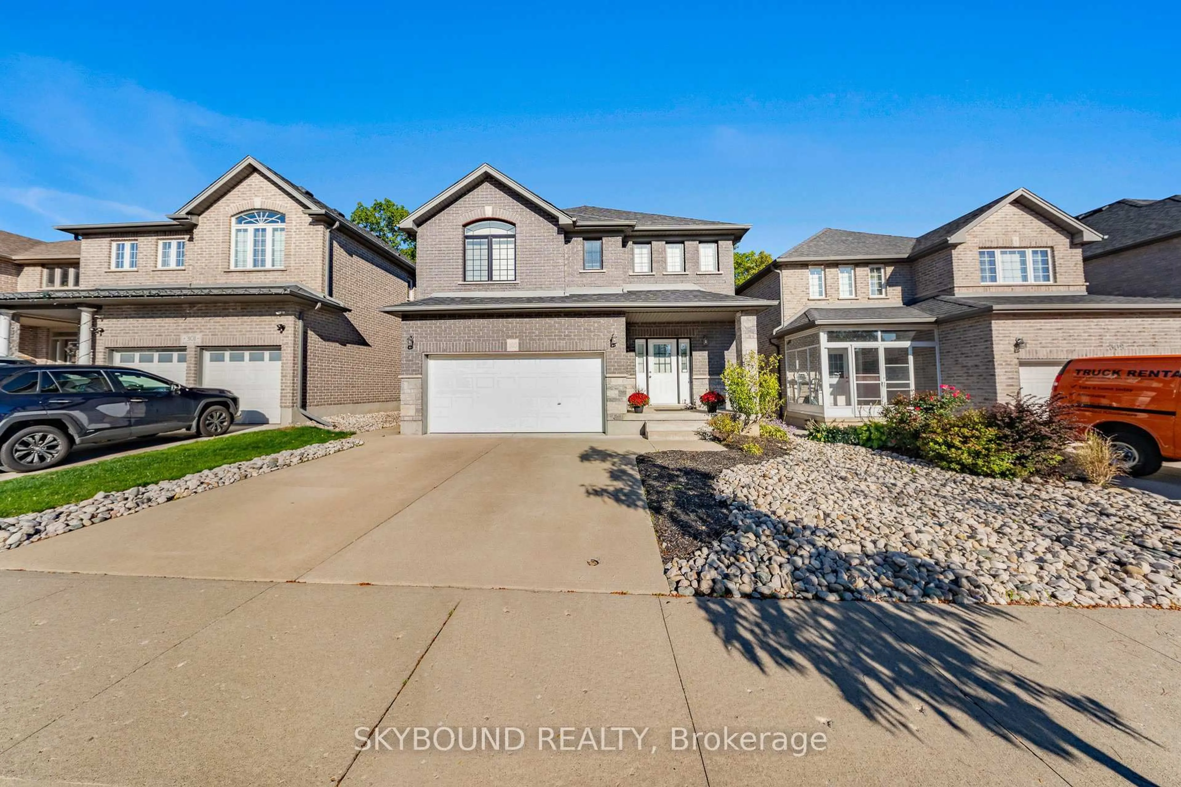 A pic from outside/outdoor area/front of a property/back of a property/a pic from drone, street for 305 Wesley Blvd, Cambridge Ontario N1R 5S2