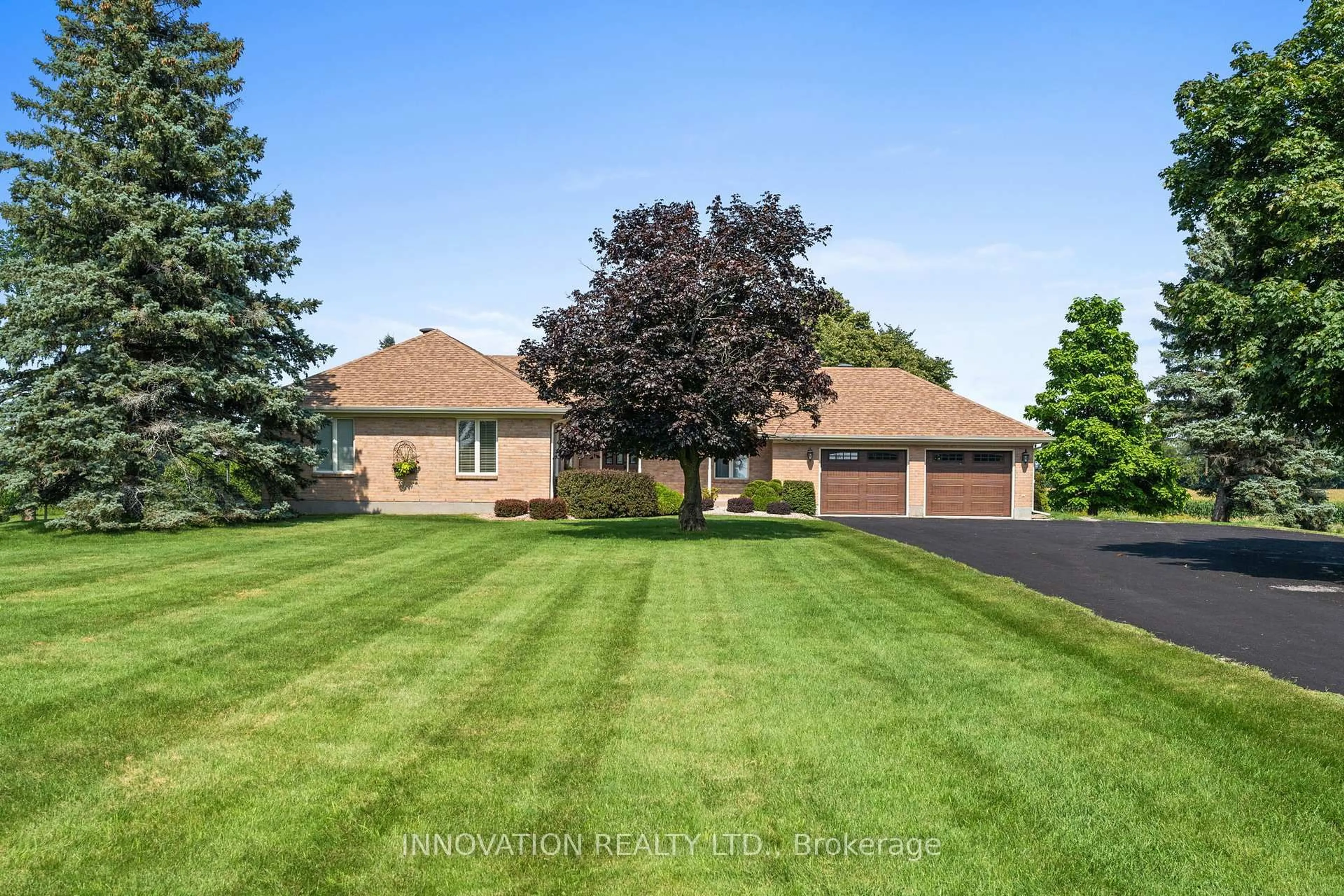 A pic from outside/outdoor area/front of a property/back of a property/a pic from drone, unknown for 1332 Donald B. Munro Dr, Carp Ontario K0A 1L0