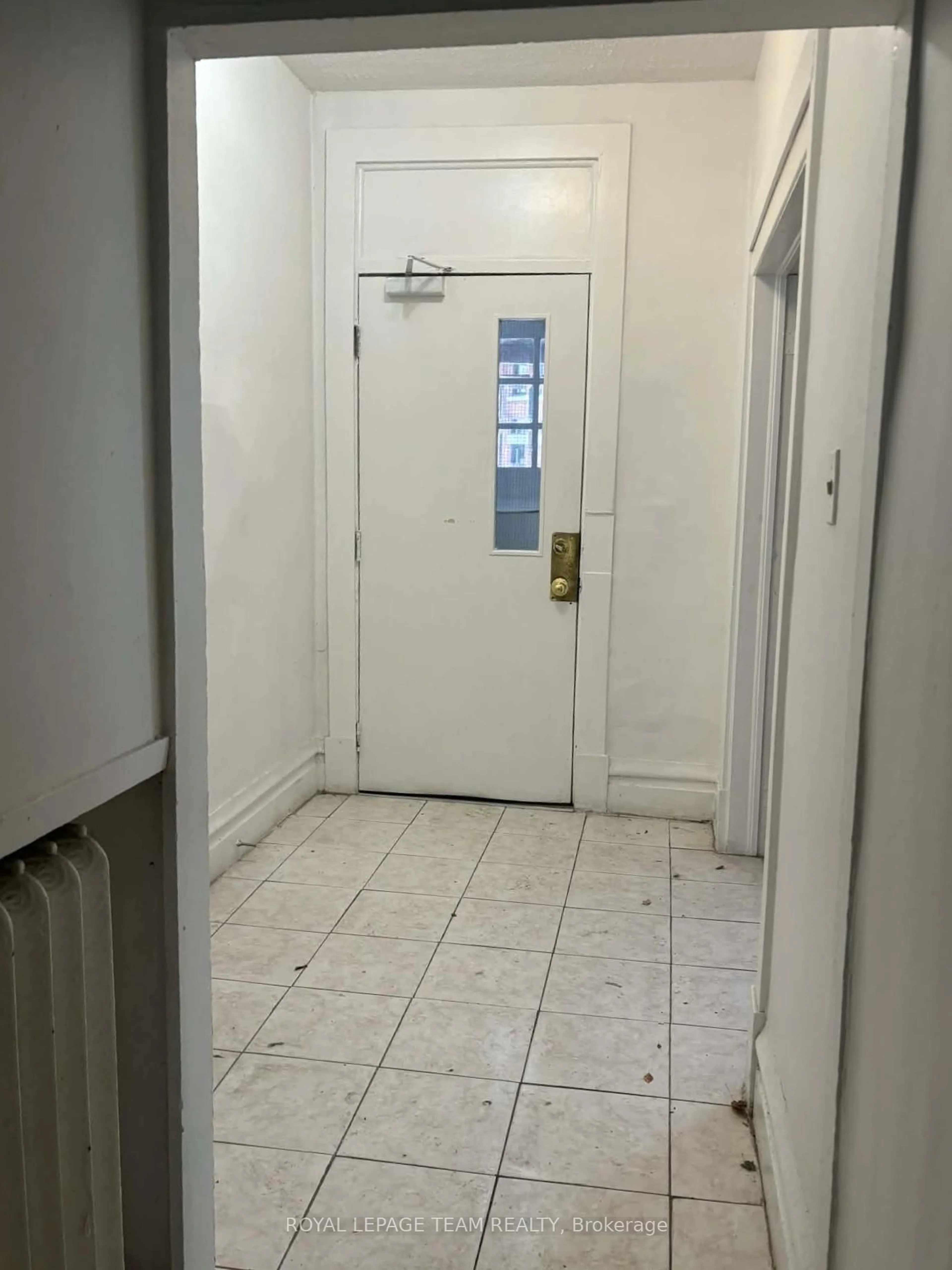 Indoor foyer for 169 Holmwood Ave, Ottawa Ontario K1S 2P3