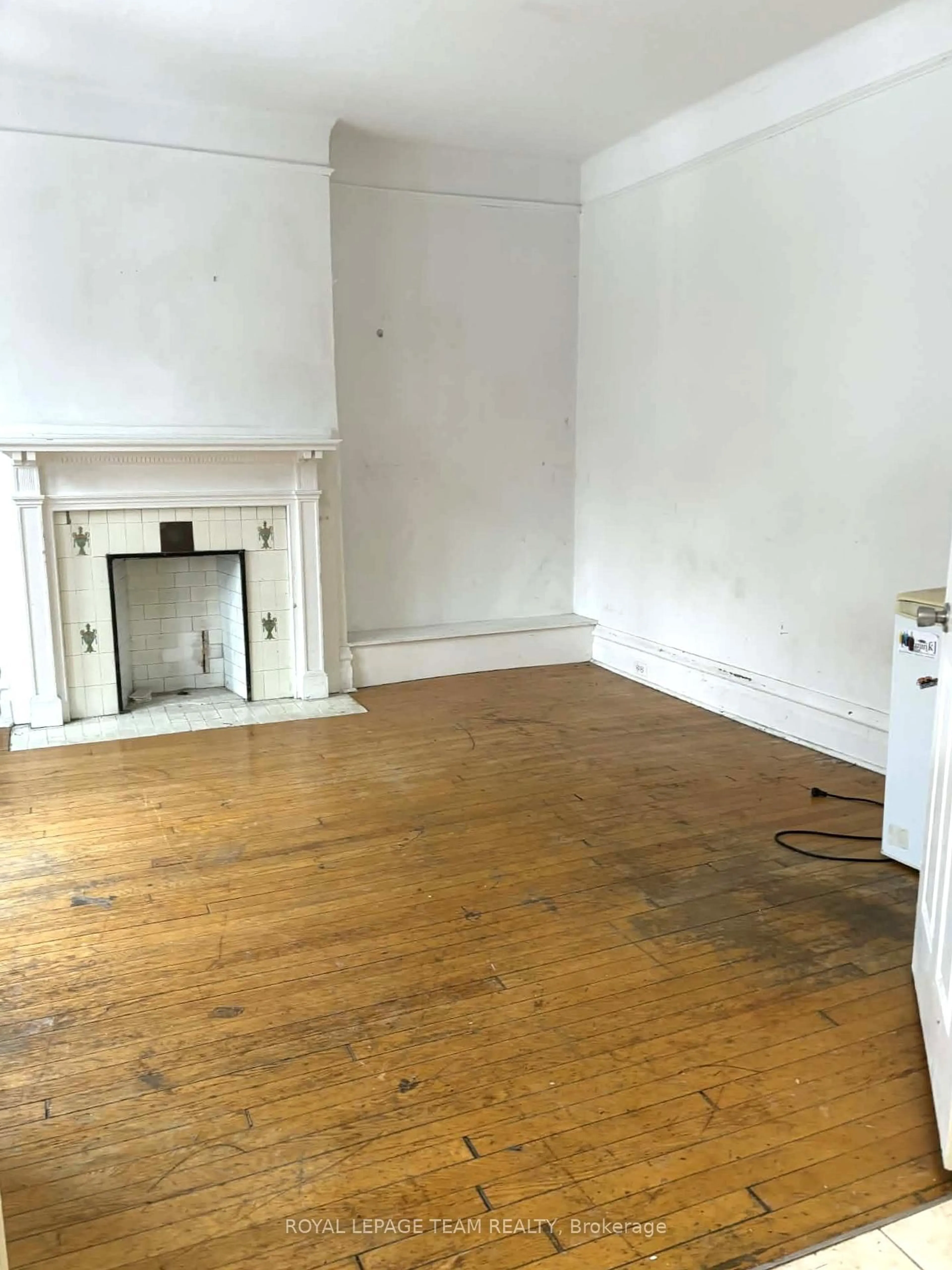 A pic of a room for 169 Holmwood Ave, Ottawa Ontario K1S 2P3