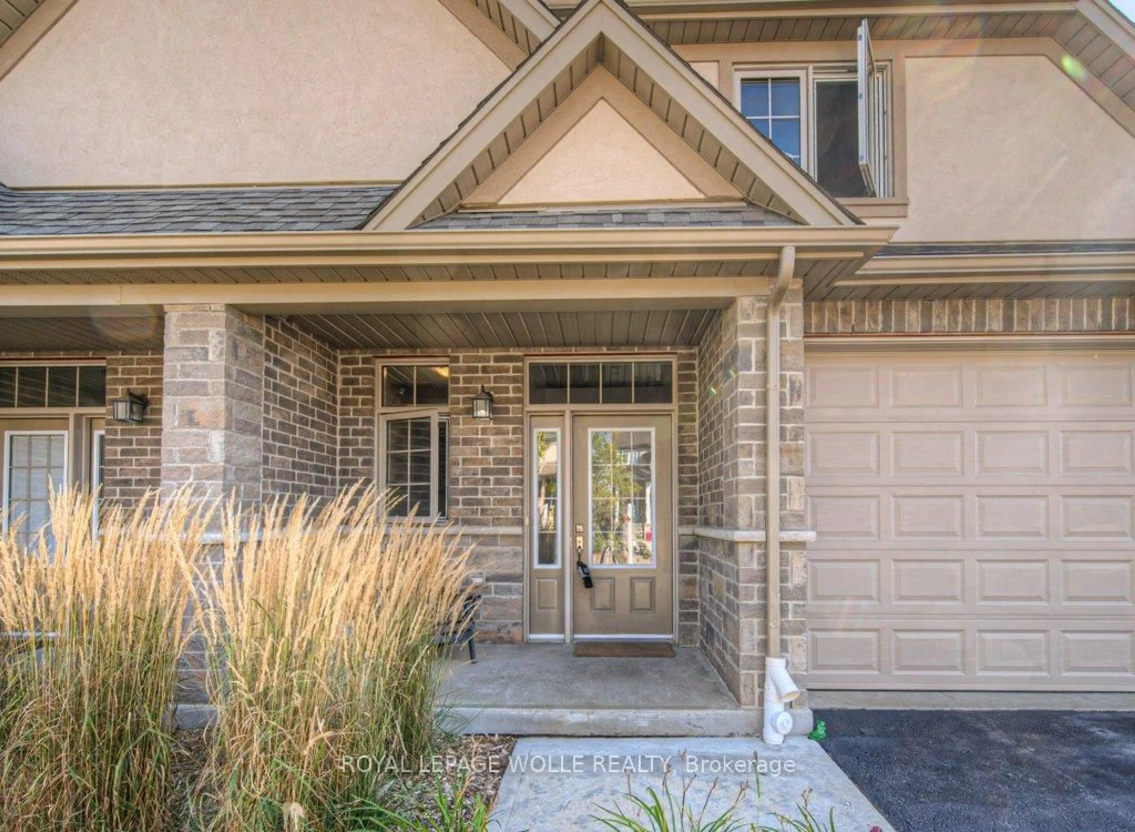 Home with brick exterior material, street for 286 Tall Grass Cres, Kitchener Ontario N2P 2N3