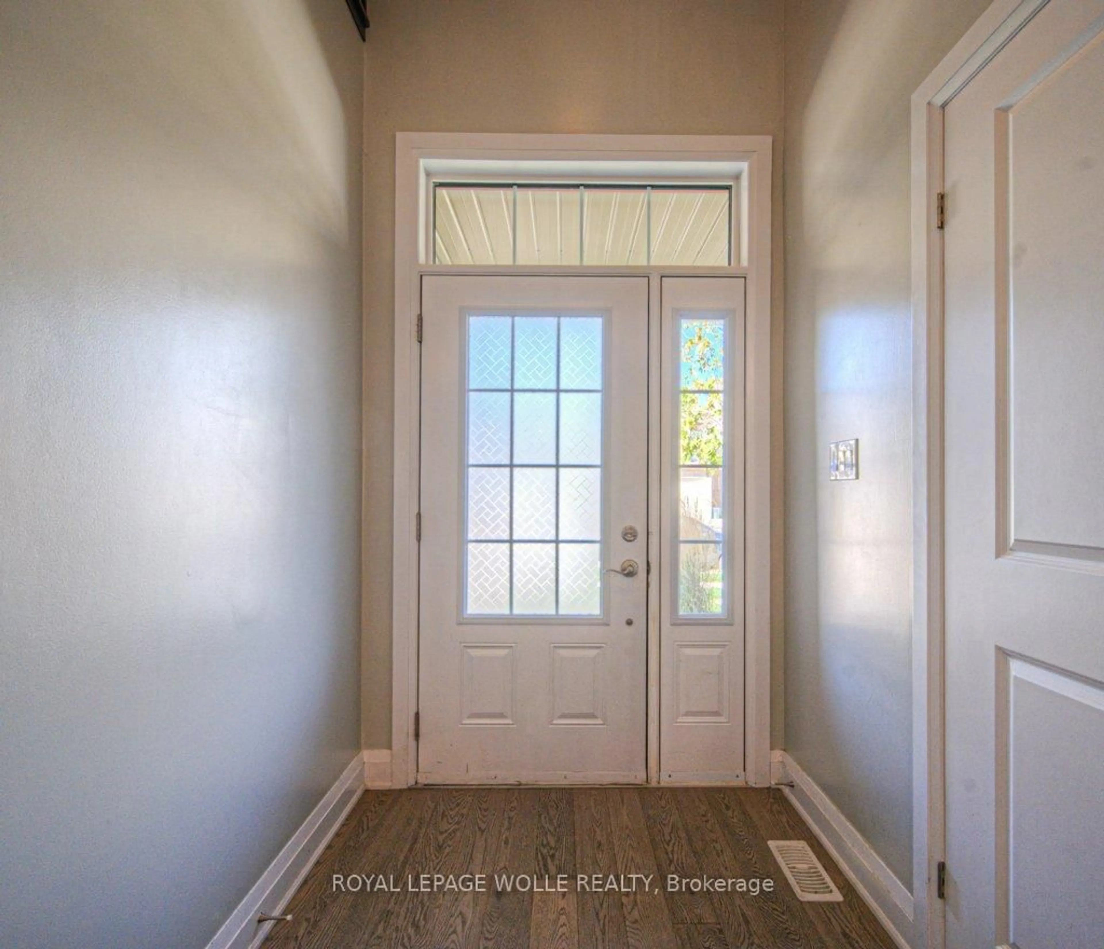 Indoor entryway for 286 Tall Grass Cres, Kitchener Ontario N2P 2N3