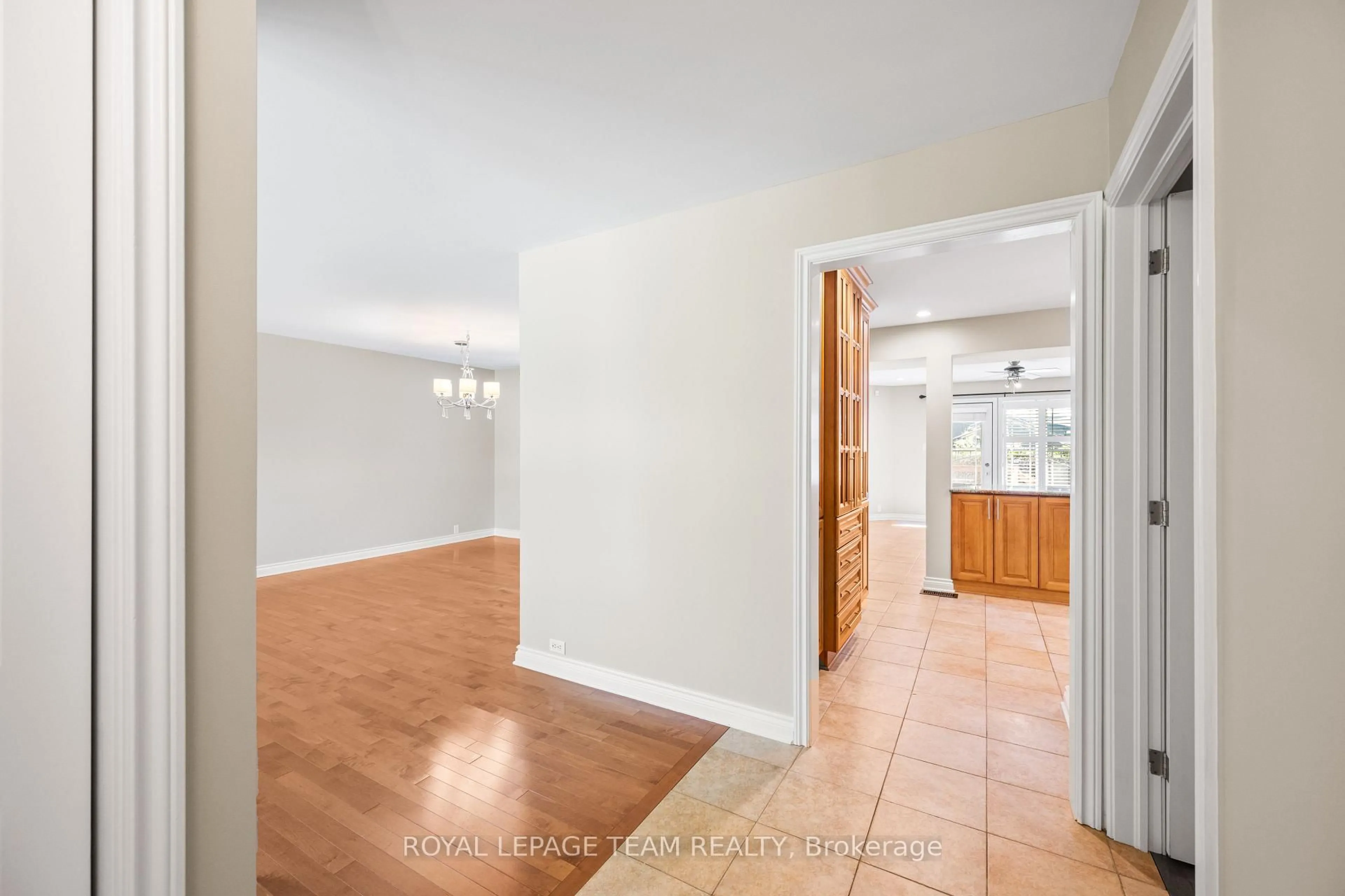 Indoor entryway for 3 Millbrook Cres, Nepean Ontario K2E 5B6