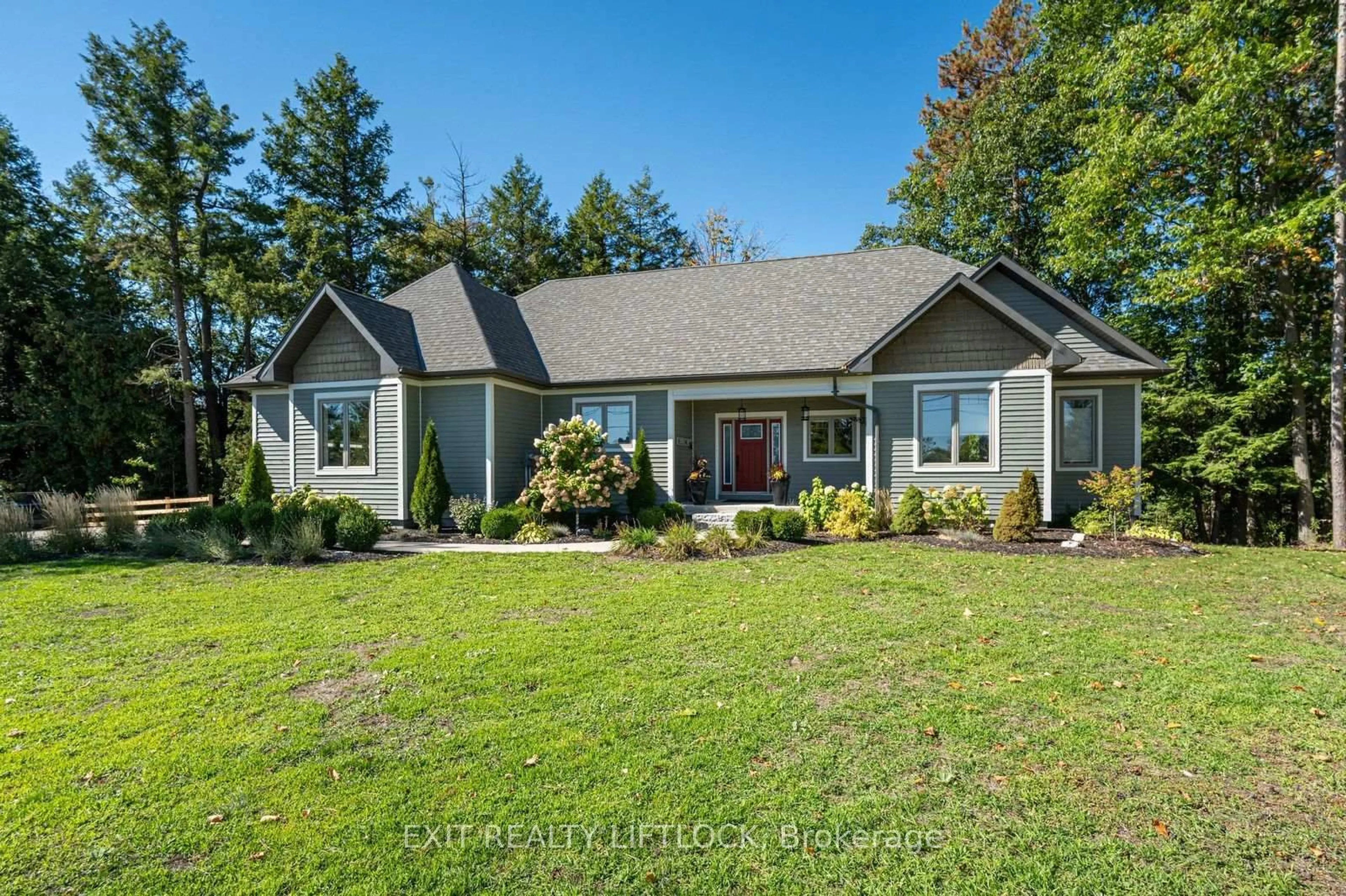 Home with vinyl exterior material, unknown for 404 County Road 4, Douro-Dummer Ontario K9J 6Y1