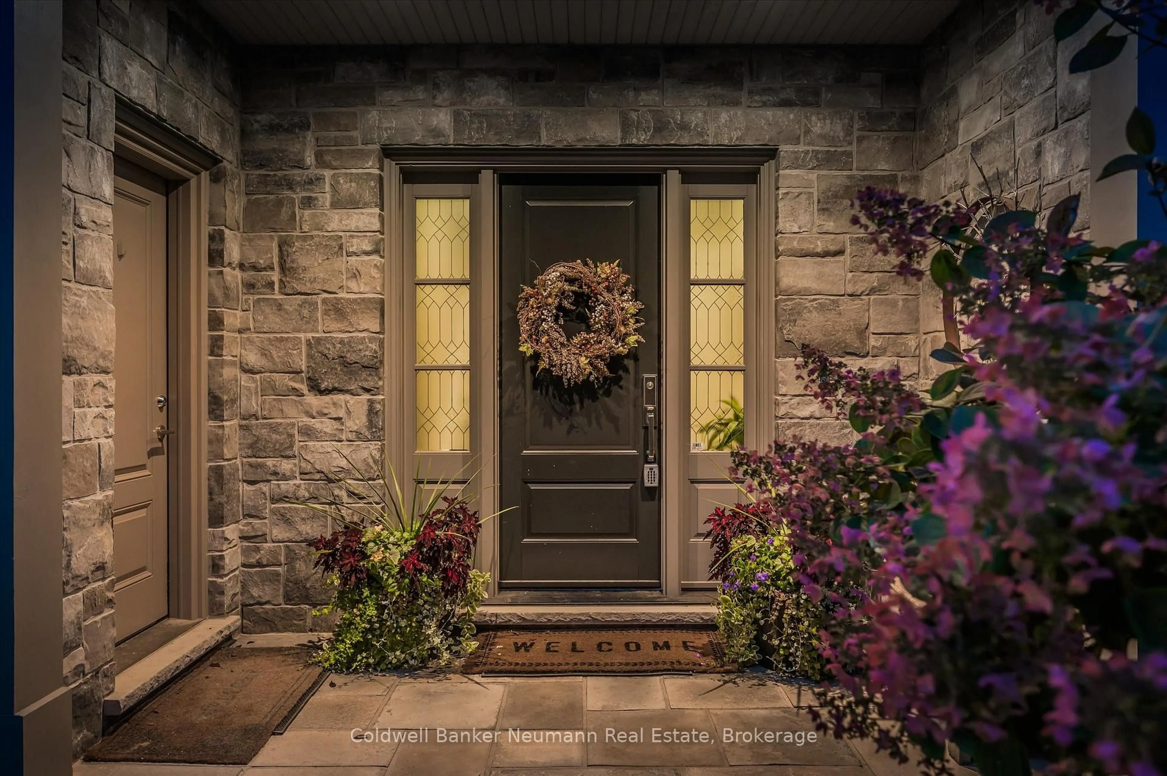 Indoor entryway for 506 James St, Centre Wellington Ontario N0B 1S0
