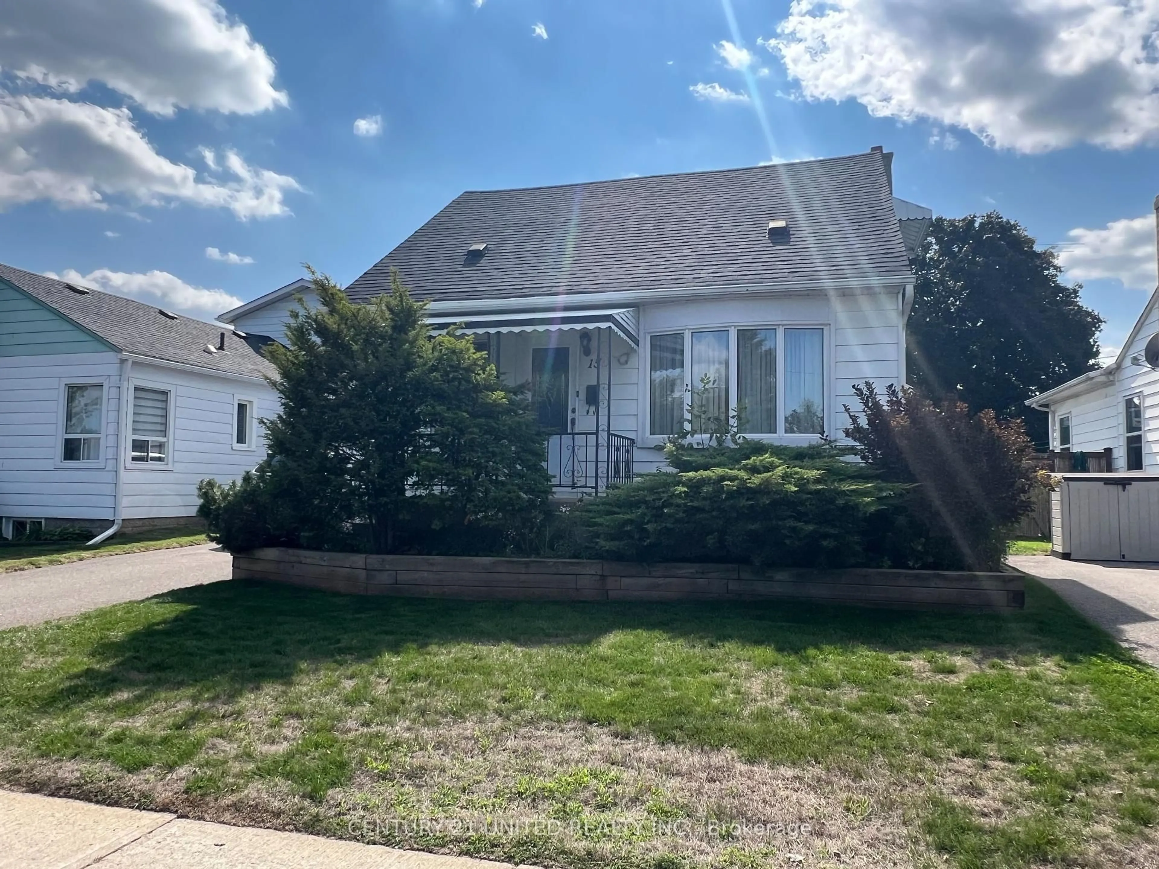 Home with vinyl exterior material, street for 15 Wallace St, Peterborough Ontario K9H 1A8