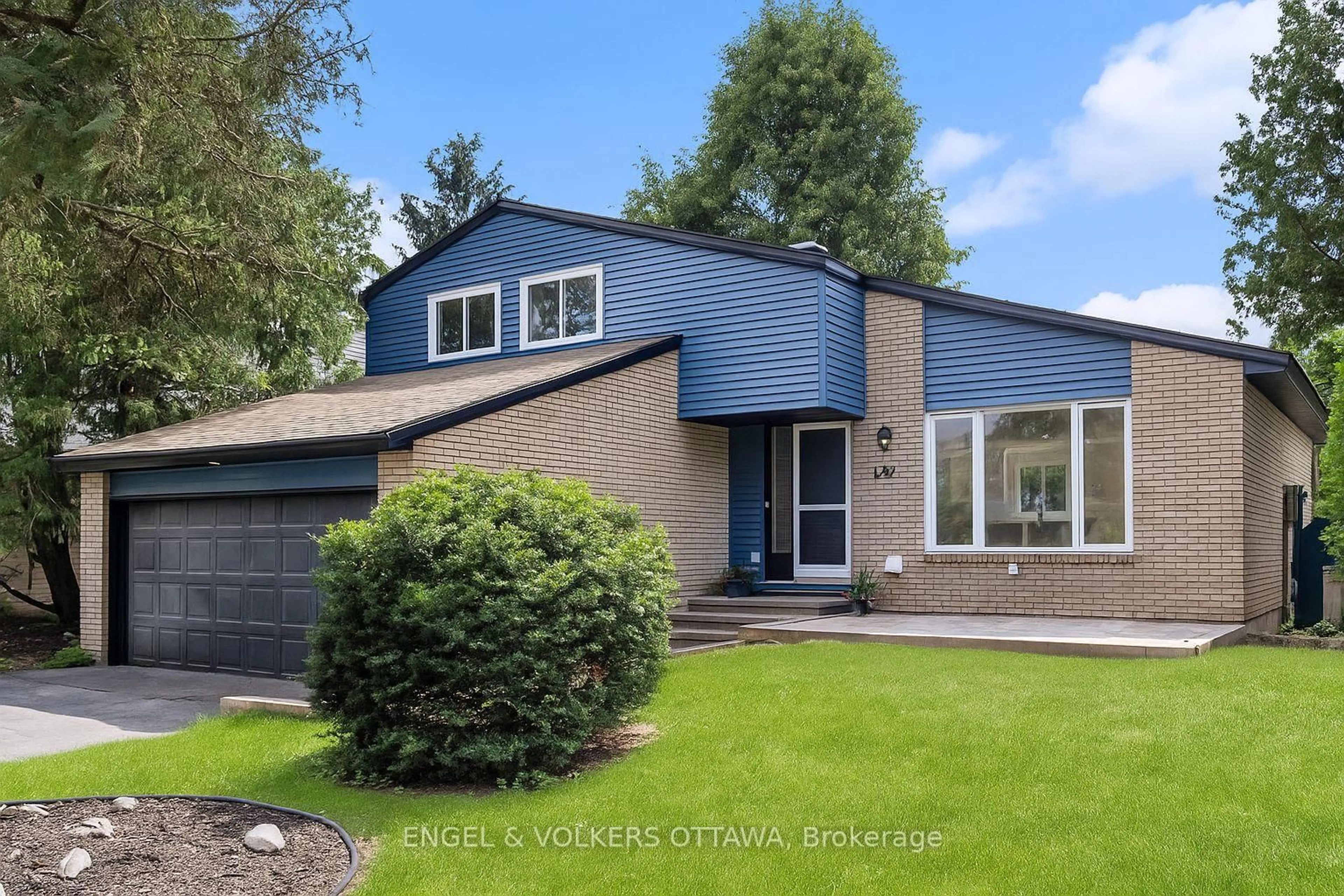 Home with vinyl exterior material, street for 123 Tripp Cres, Ottawa Ontario K2J 1M5