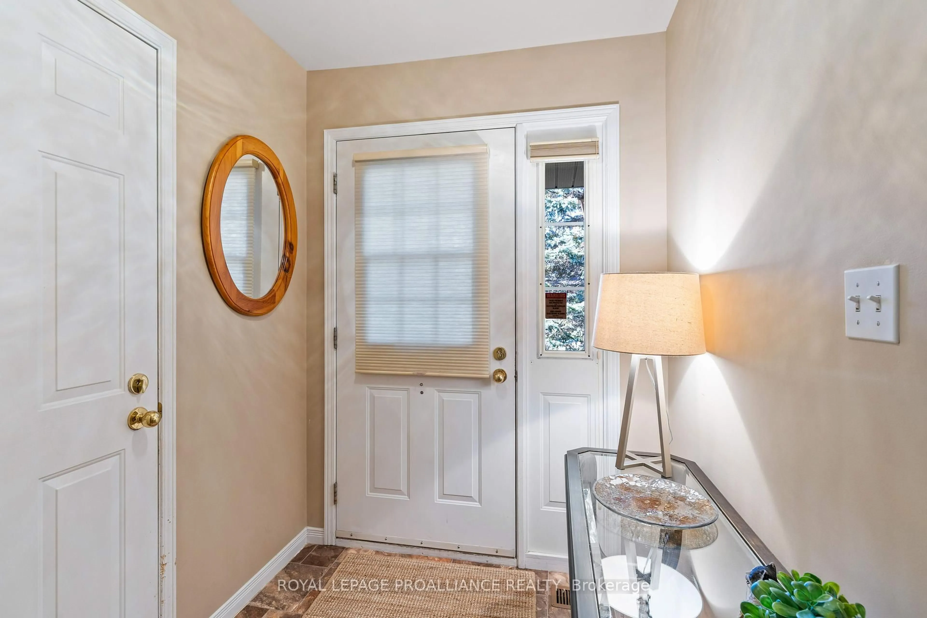 Indoor entryway for 31 Wilmot Young Pl, Brockville Ontario K6V 7H5