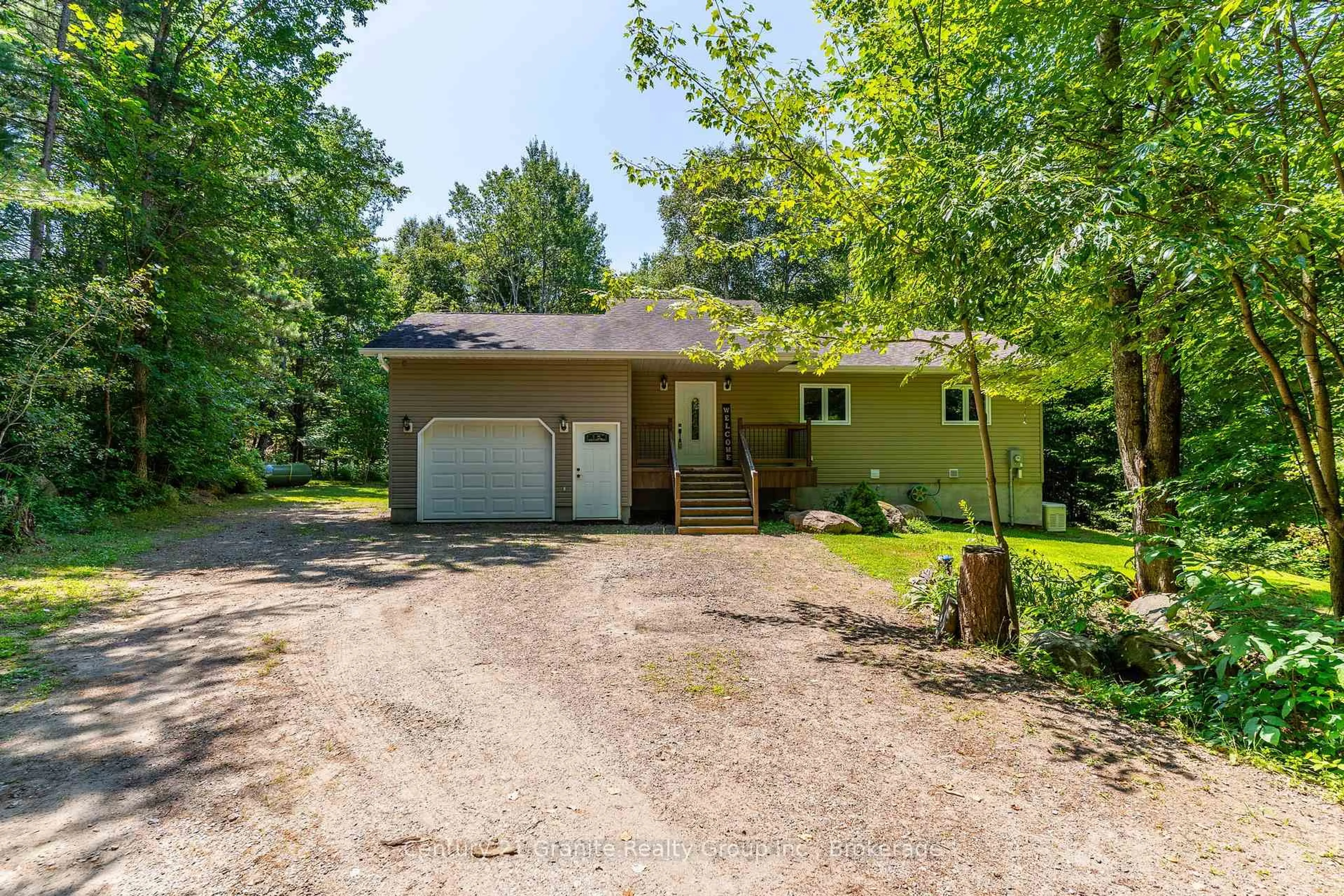 A pic from outside/outdoor area/front of a property/back of a property/a pic from drone, unknown for 1012 Redner Rd, Algonquin Highlands Ontario K0M 1S0