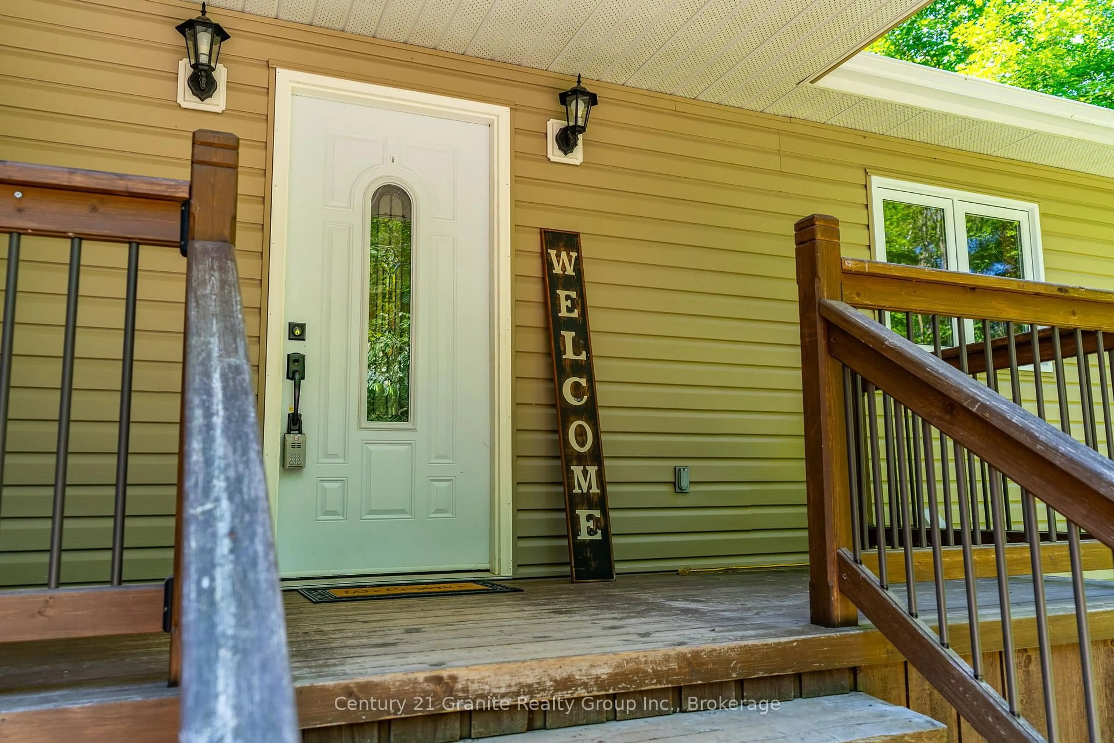 Indoor entryway for 1012 Redner Rd, Algonquin Highlands Ontario K0M 1S0