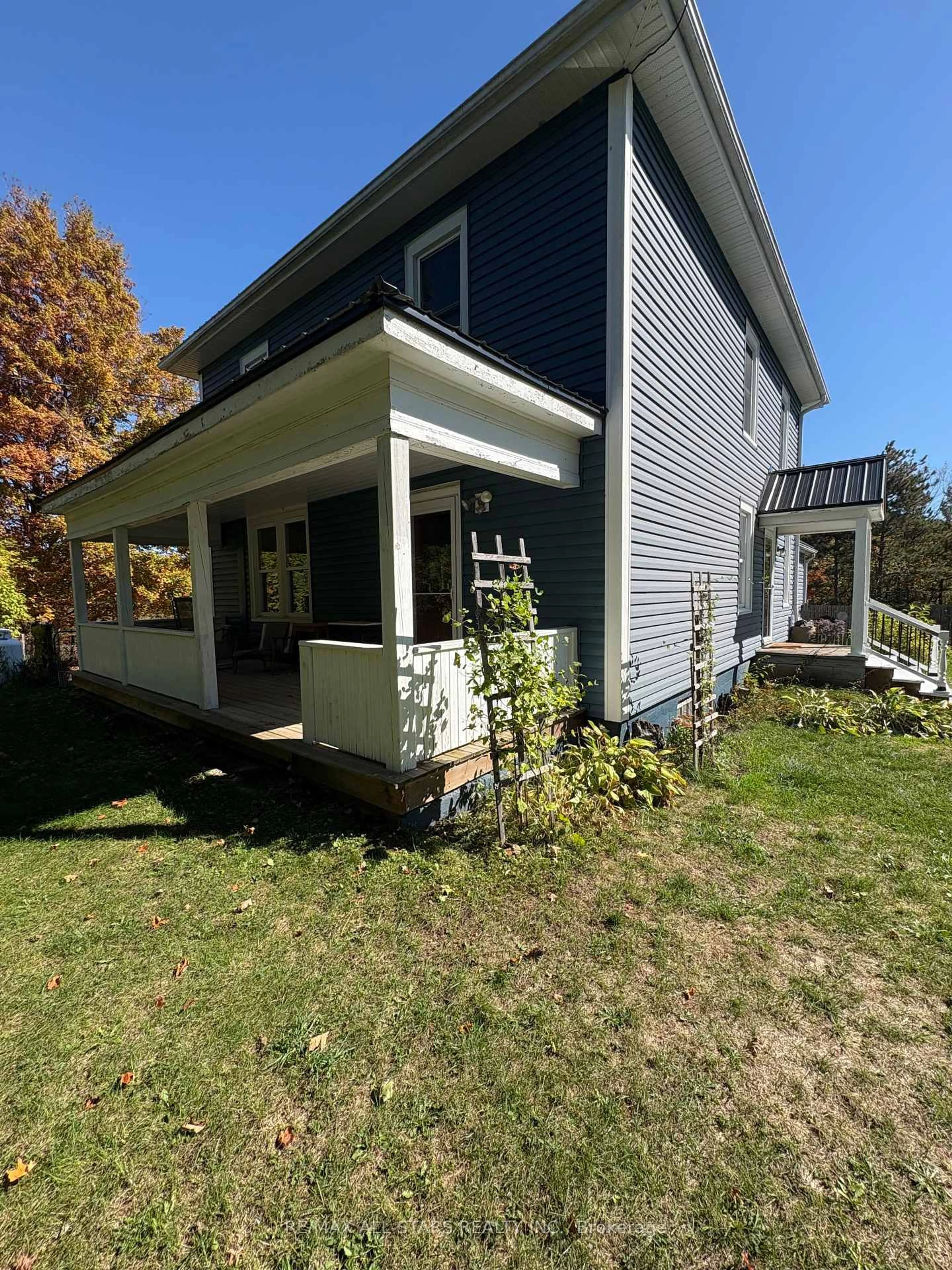 Home with vinyl exterior material, unknown for 412 Cooper Rd, Madoc Ontario K0K 2K0