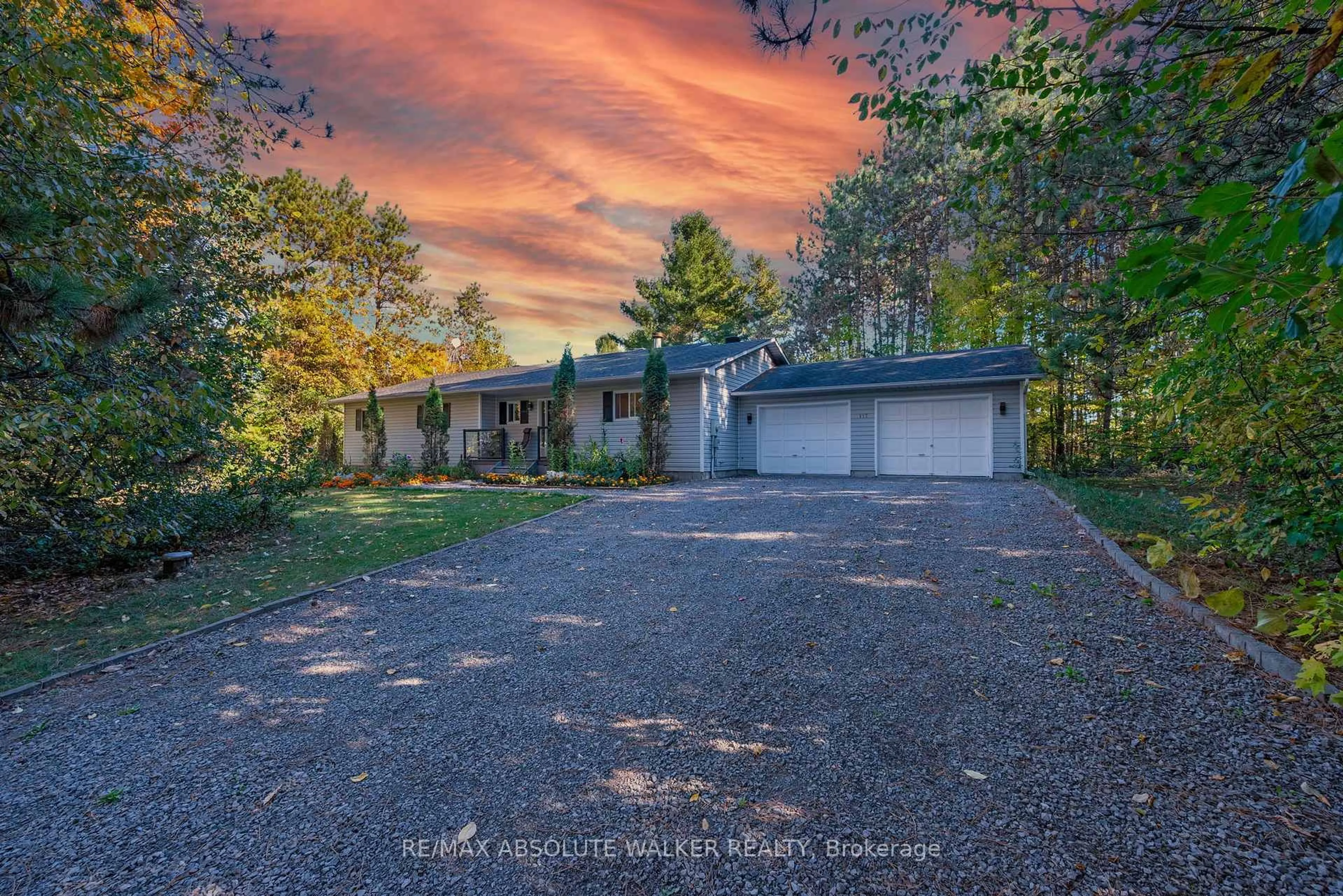 A pic from outside/outdoor area/front of a property/back of a property/a pic from drone, unknown for 117 Plantation Dr, Ottawa Ontario K0A 3M0