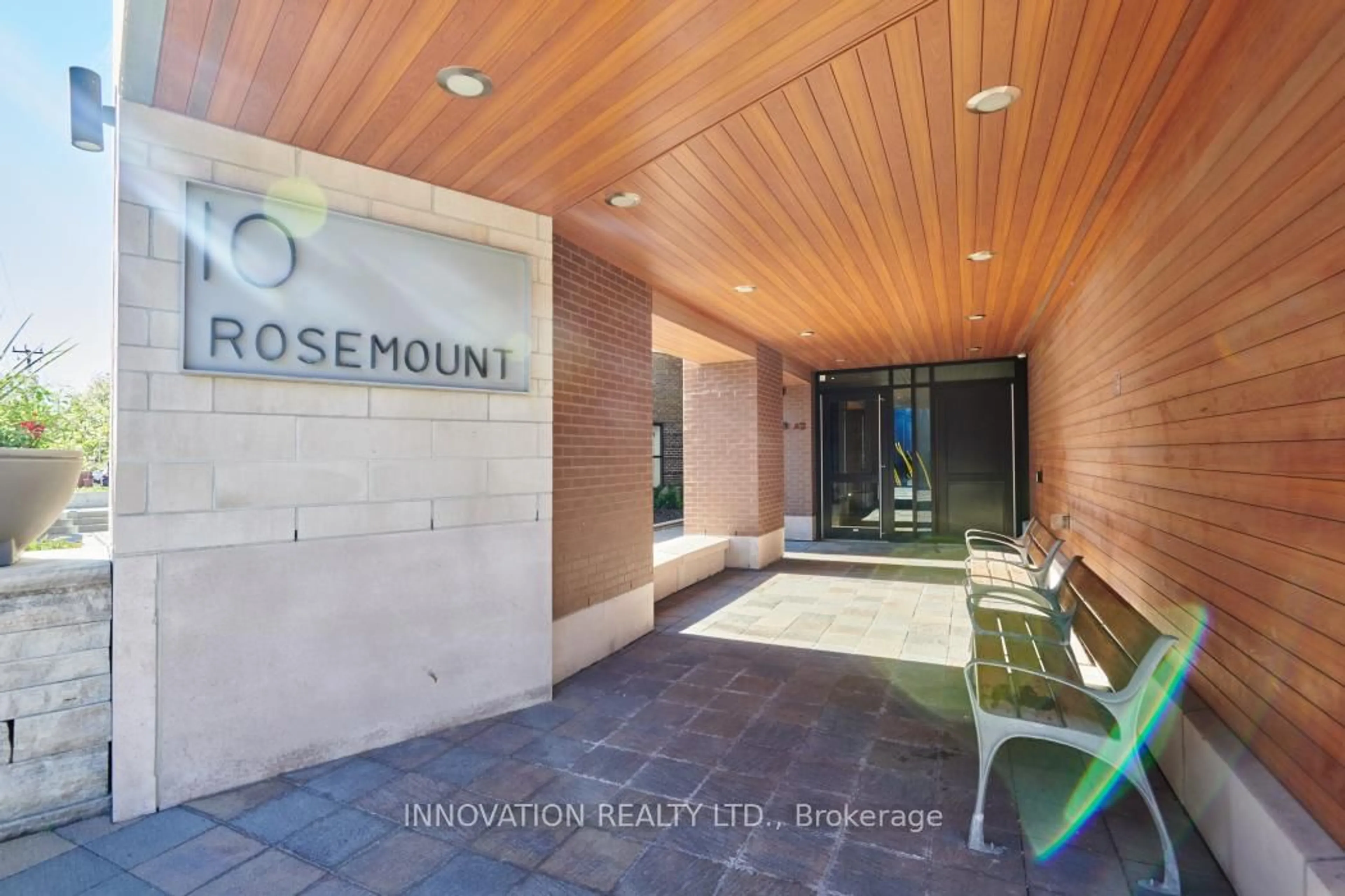 Indoor foyer for 10 Rosemount Ave #410, Ottawa Ontario K1Y 1P4