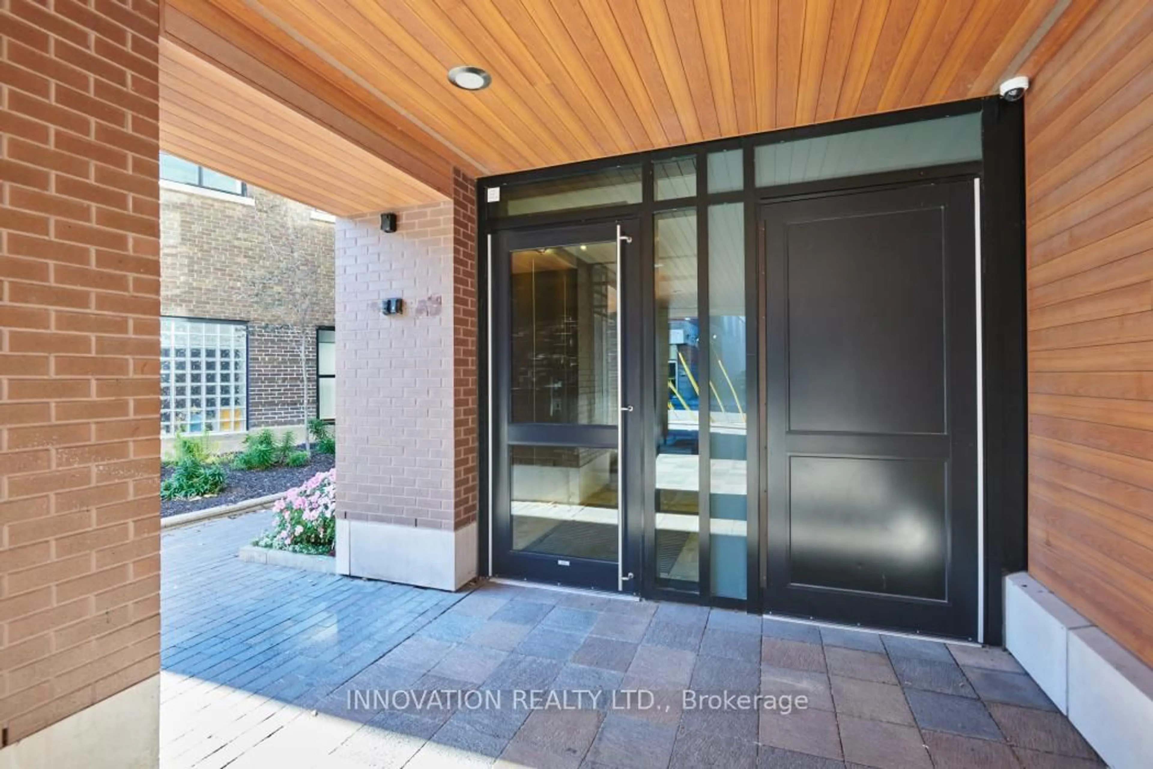 Indoor entryway for 10 Rosemount Ave #410, Ottawa Ontario K1Y 1P4