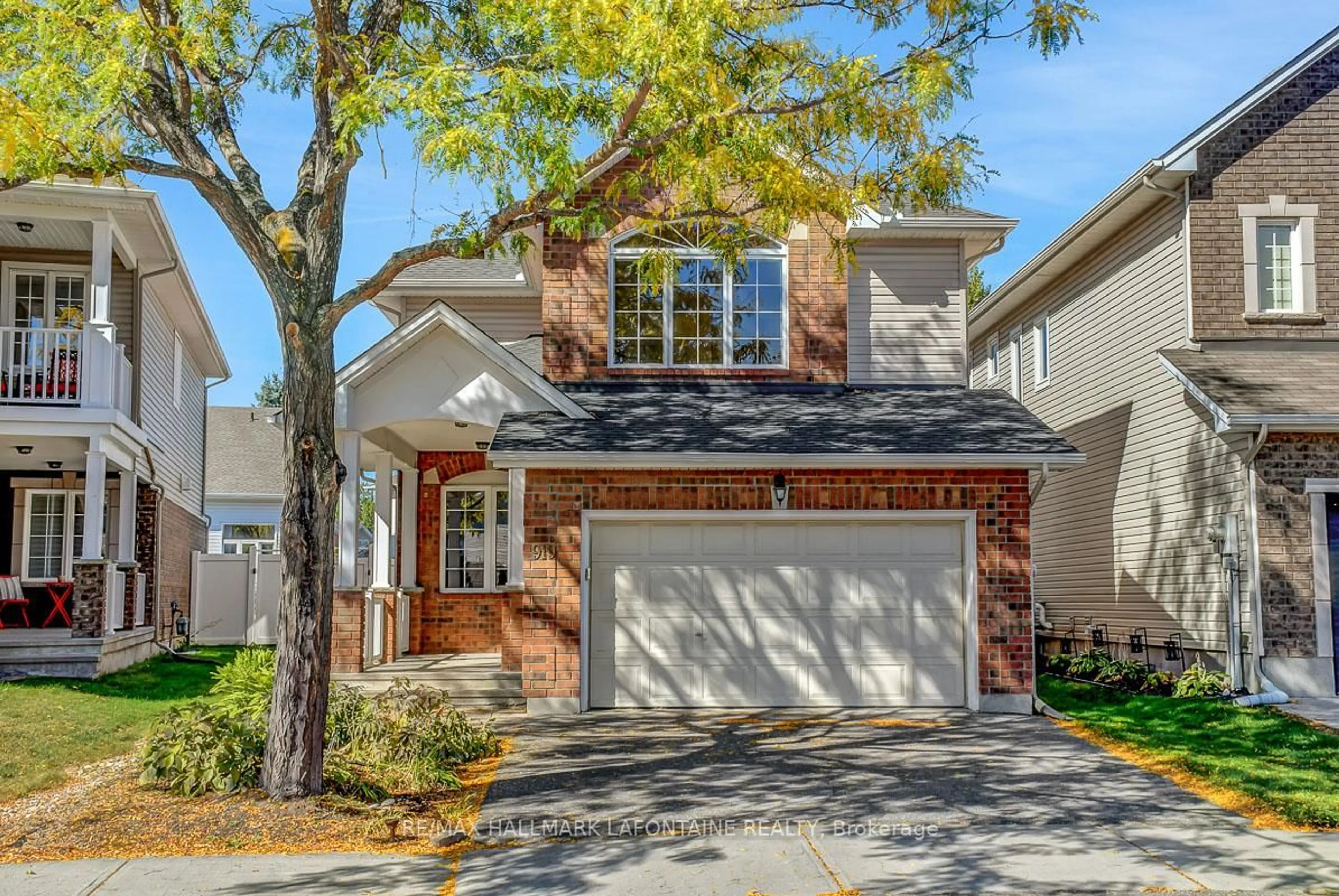 Home with brick exterior material, street for 919 Scala Ave, Ottawa Ontario K4A 4M7