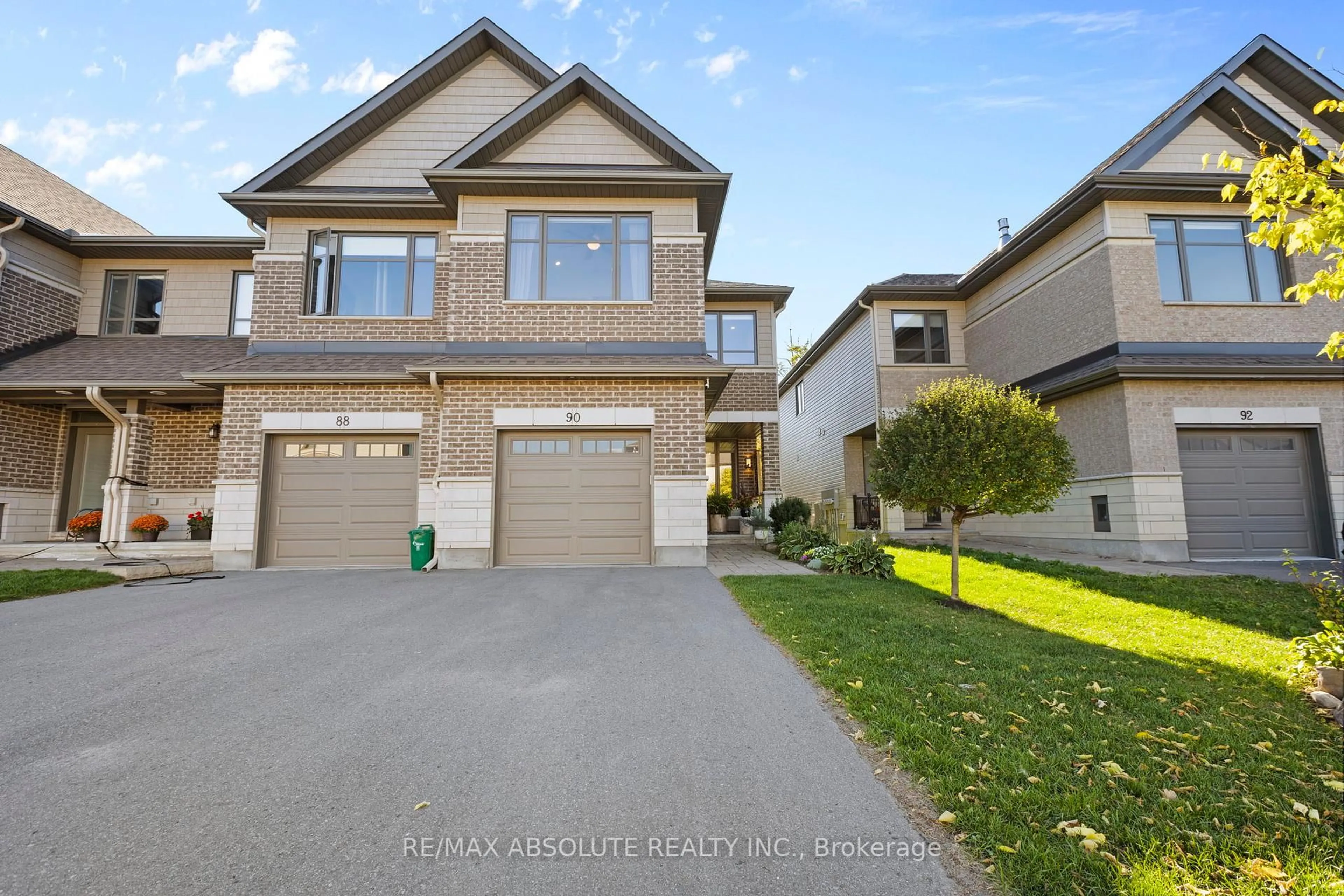 Unknown for 90 Porter St, Stittsville Ontario K2S 2L8