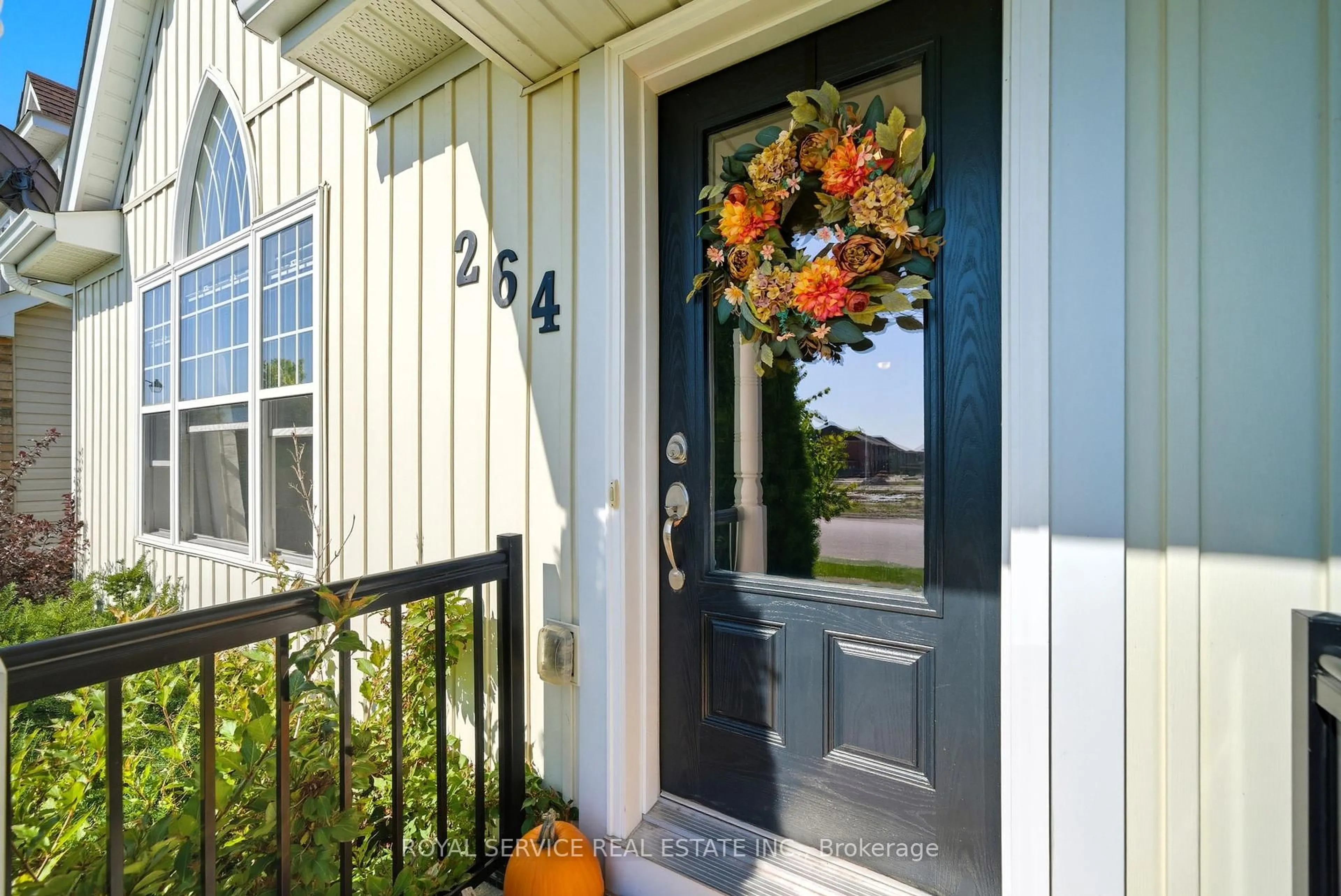 Indoor entryway for 264 Strachan St, Port Hope Ontario L1A 0C8