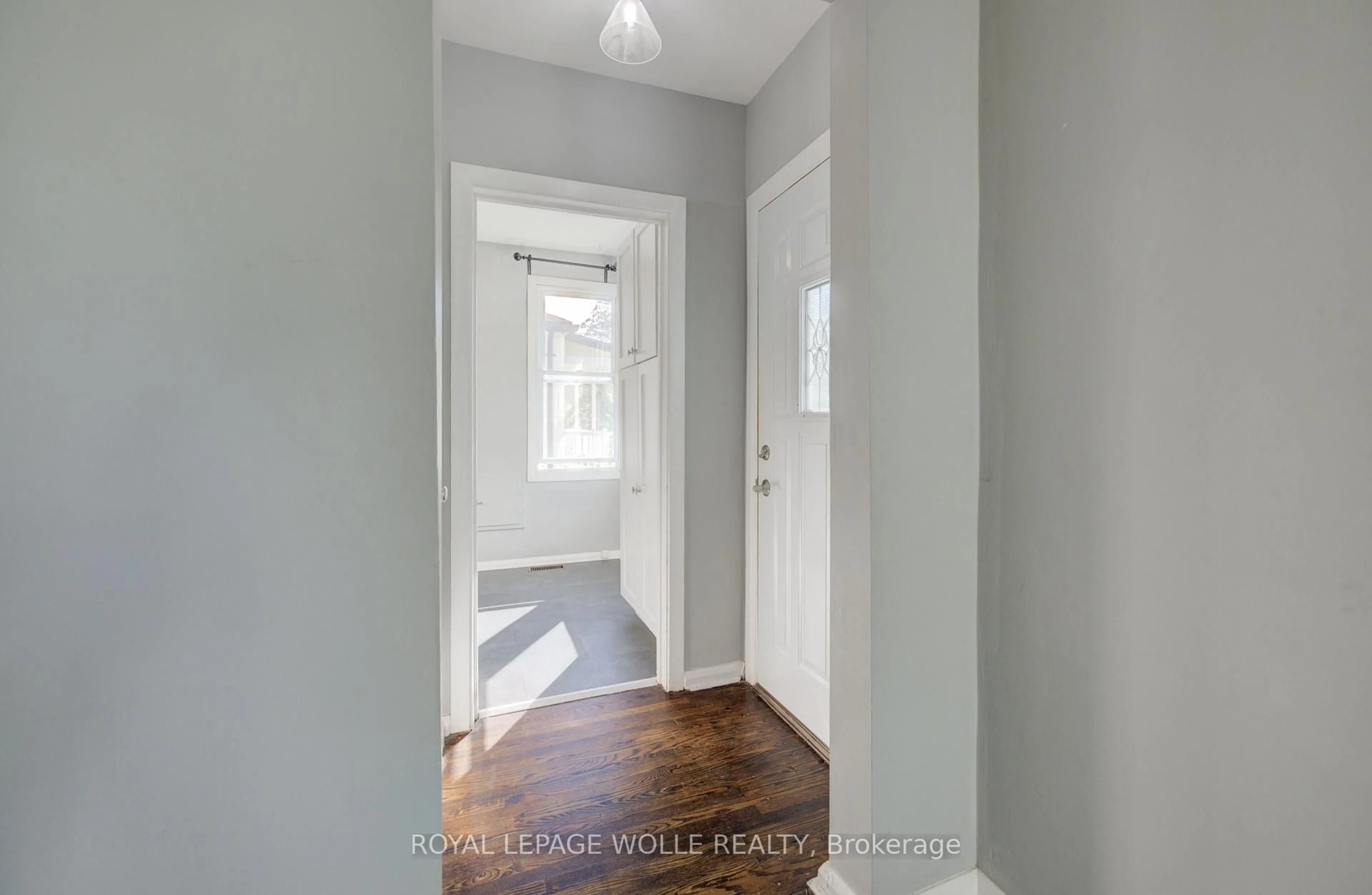Indoor entryway for 50 St Clair Ave, Kitchener Ontario N2M 3Z4