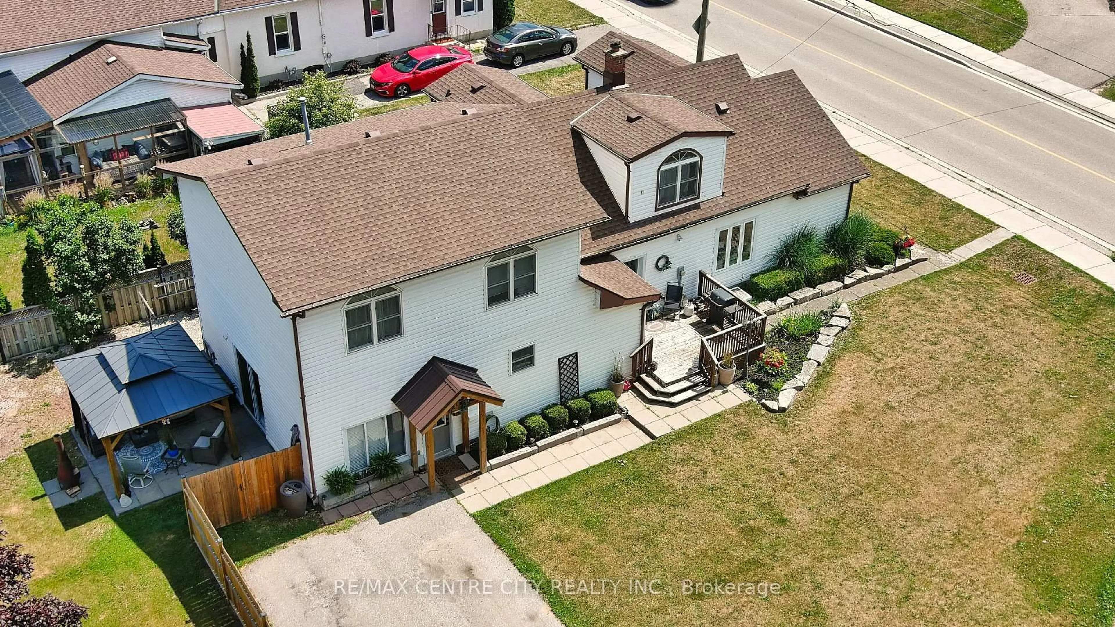 A pic from outside/outdoor area/front of a property/back of a property/a pic from drone, street for 13 Potters Rd, Tillsonburg Ontario N4G 2G9