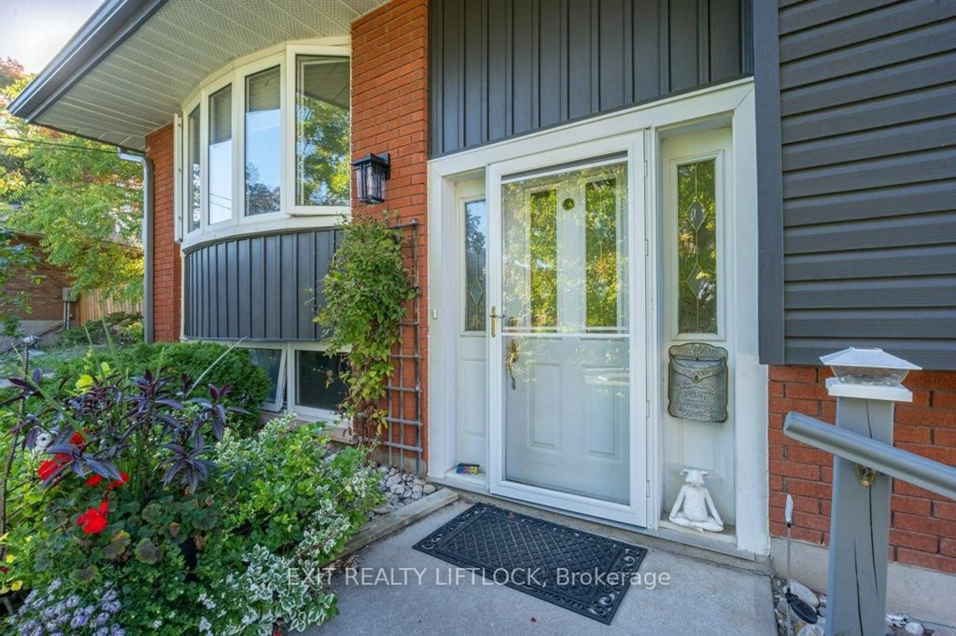 Home with brick exterior material, unknown for 39 Beechwood Dr, Peterborough Ontario K9J 1M2
