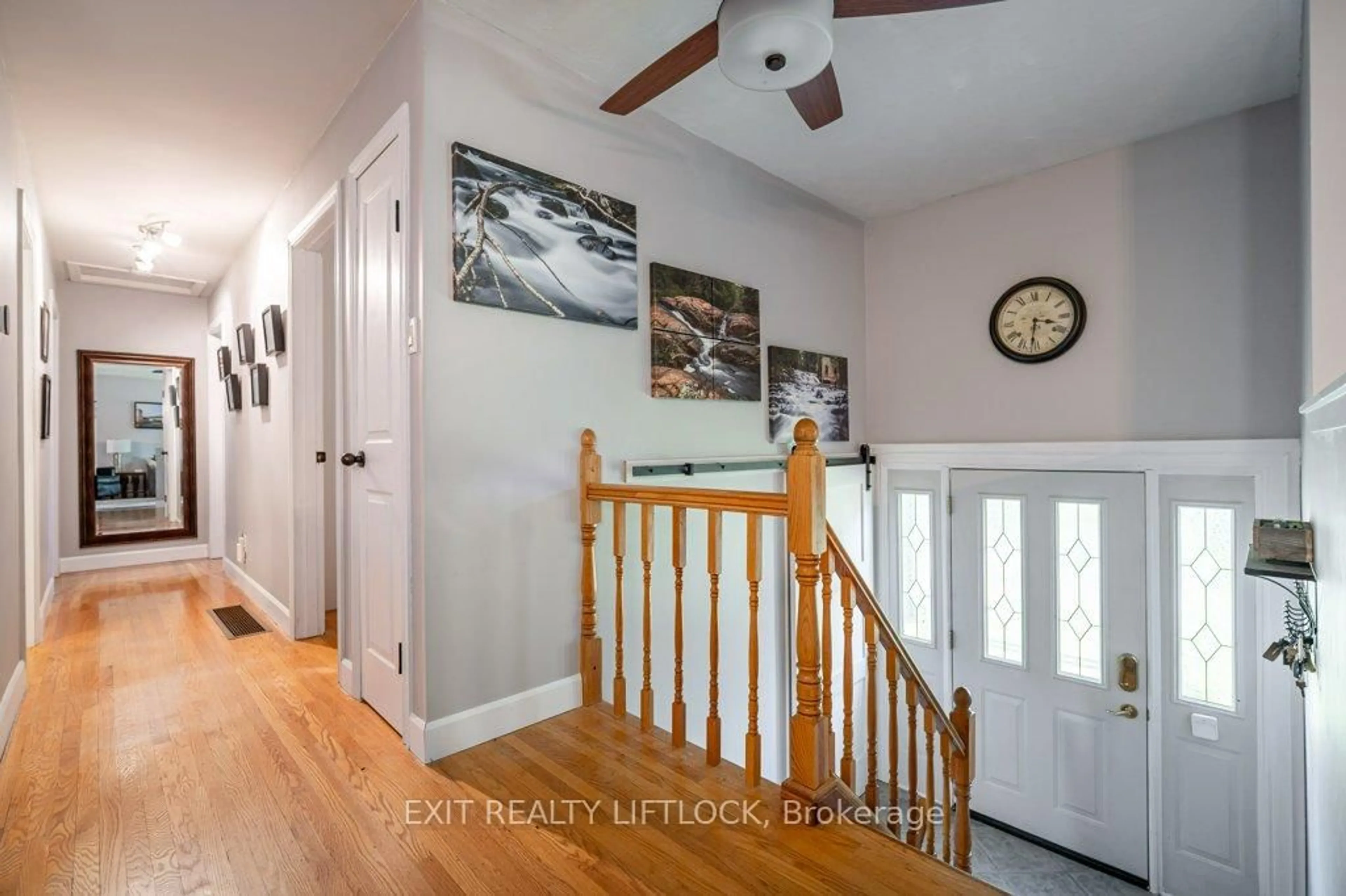 Indoor entryway for 39 Beechwood Dr, Peterborough Ontario K9J 1M2