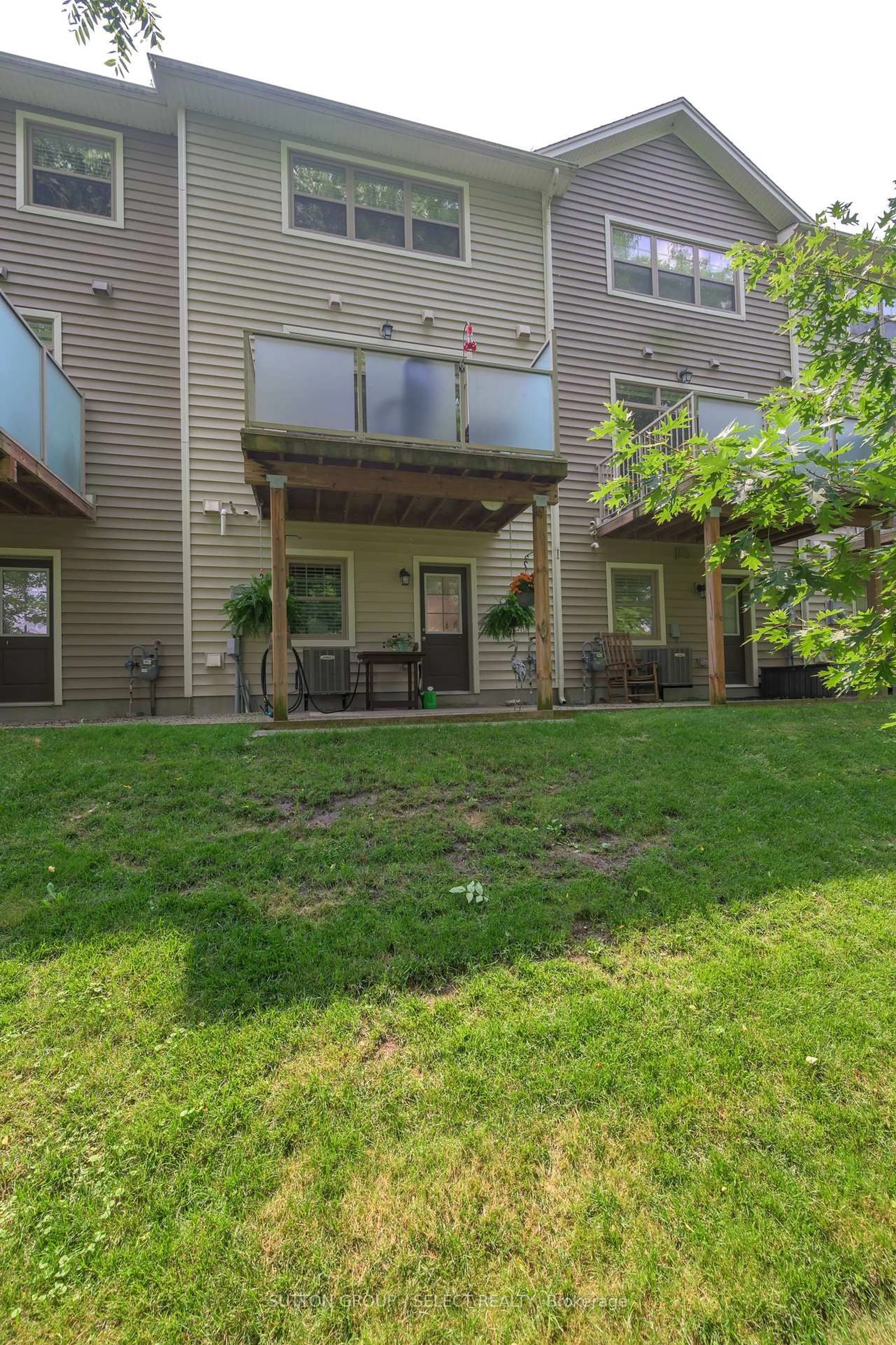 Patio, unknown for 1040 Coronation Dr #43, London North Ontario N6G 0R8