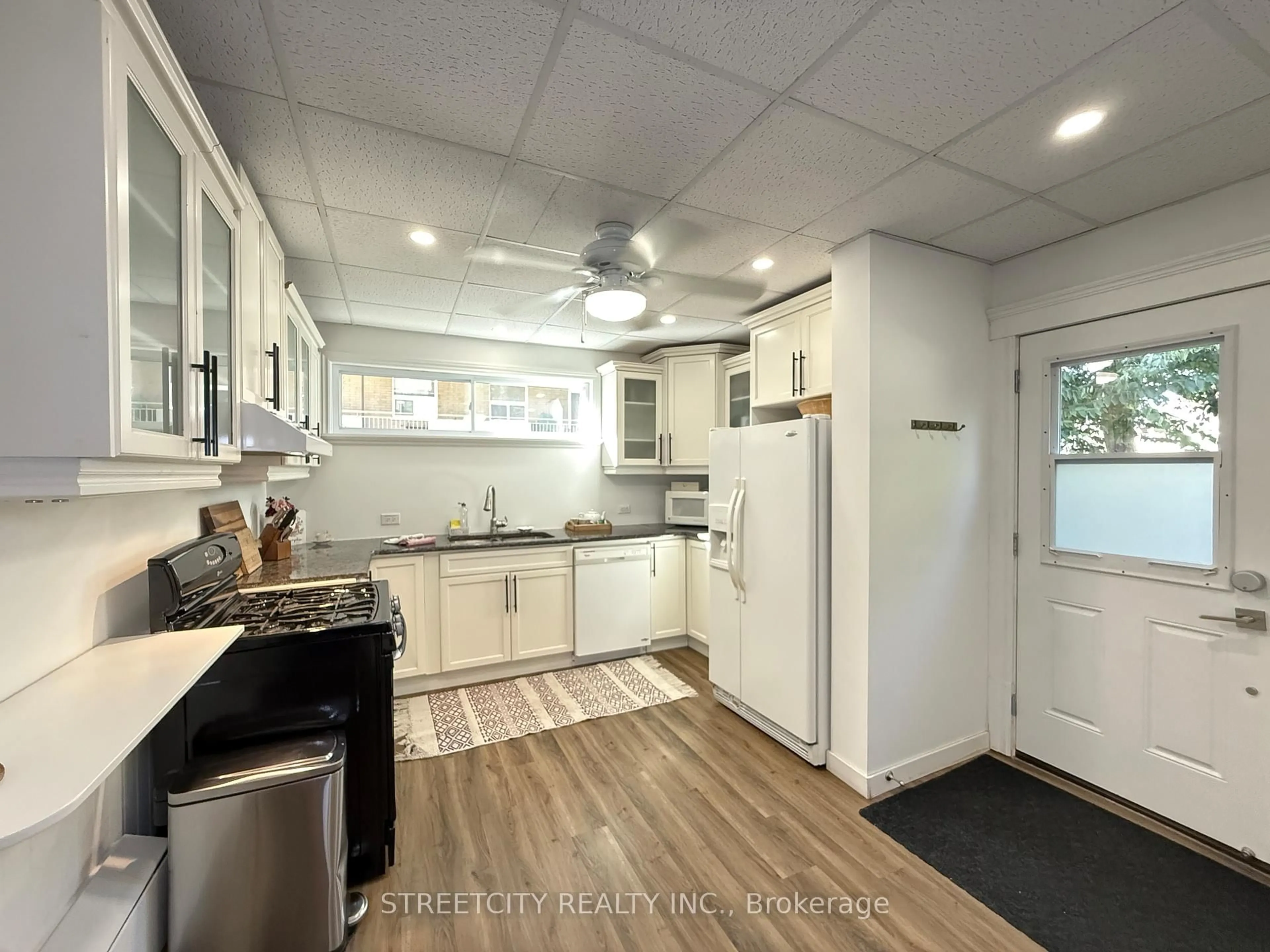 Open concept kitchen, unknown for 204 London Rd, Sarnia Ontario N7T 4V5
