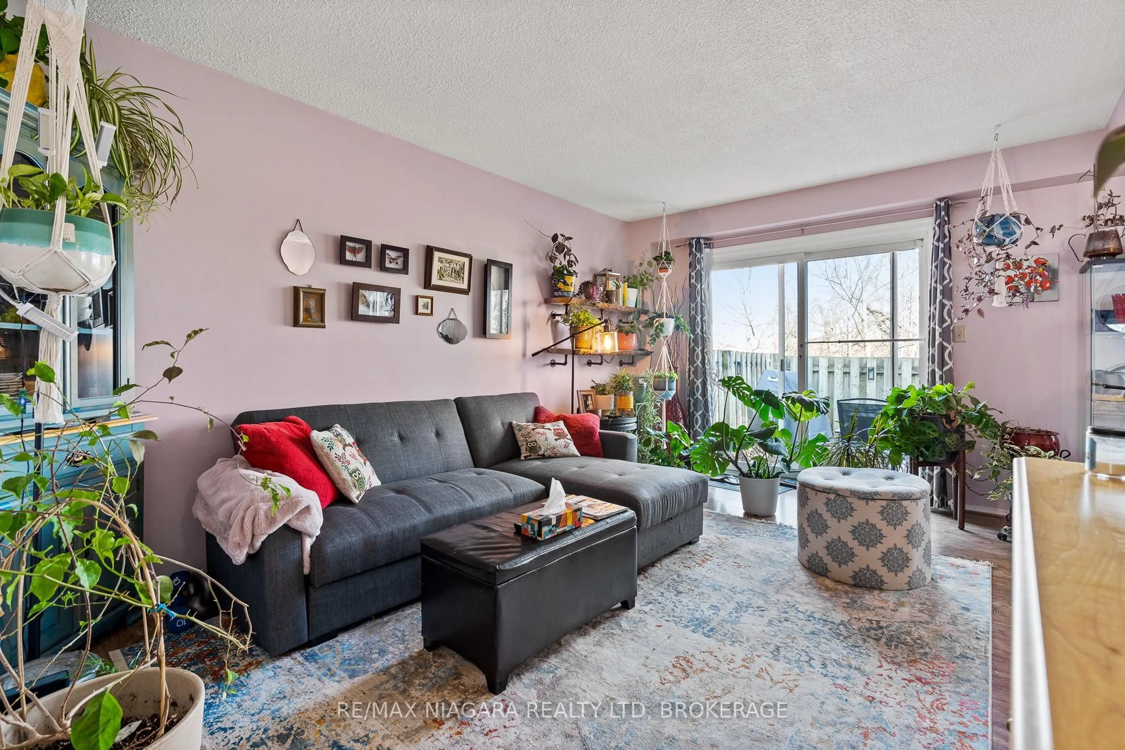 Living room with furniture, unknown for 286 Cushman Rd #17, St. Catharines Ontario L2M 6S8