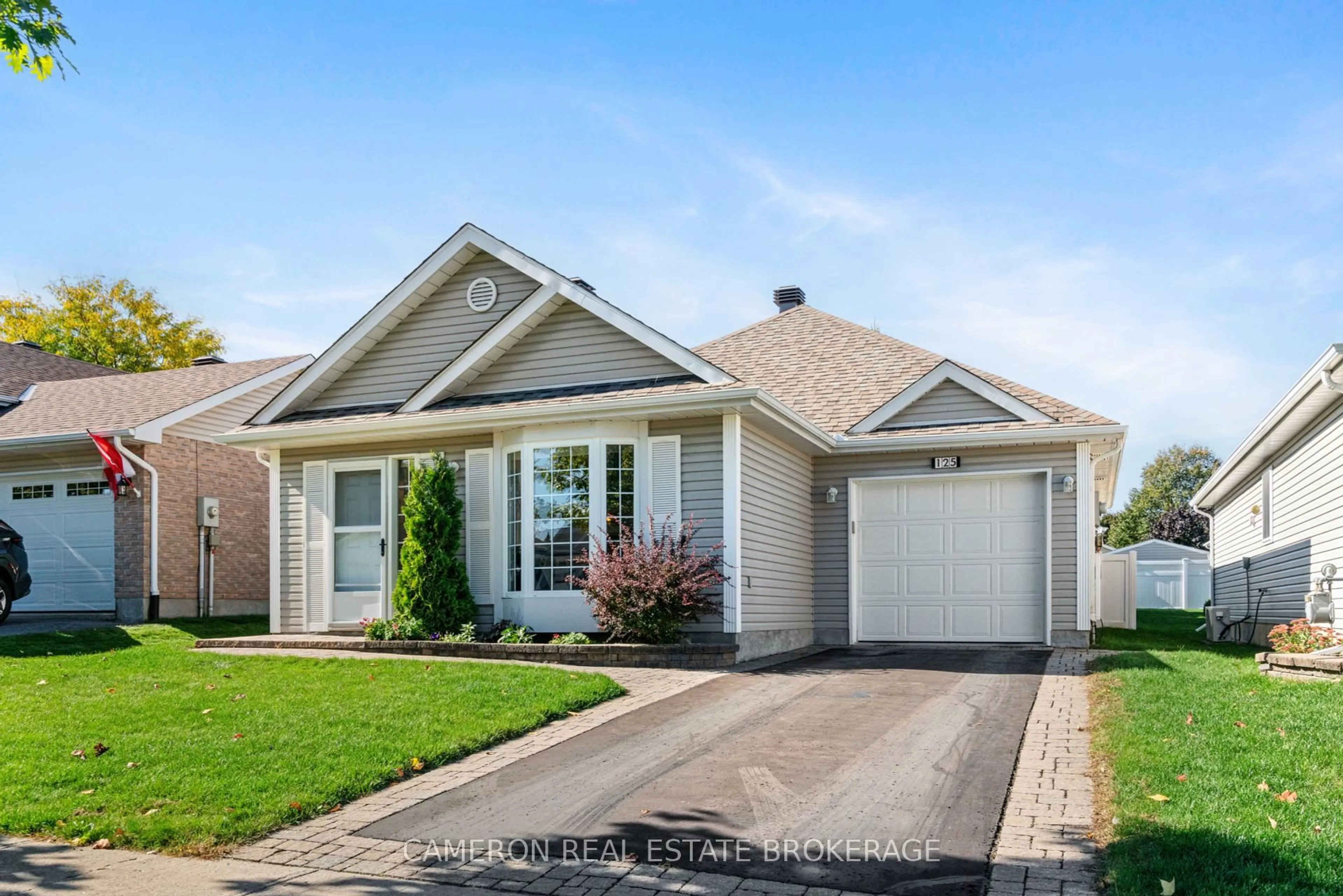 Home with vinyl exterior material, street for 125 Dunbar Ave, Cornwall Ontario K6H 7P4