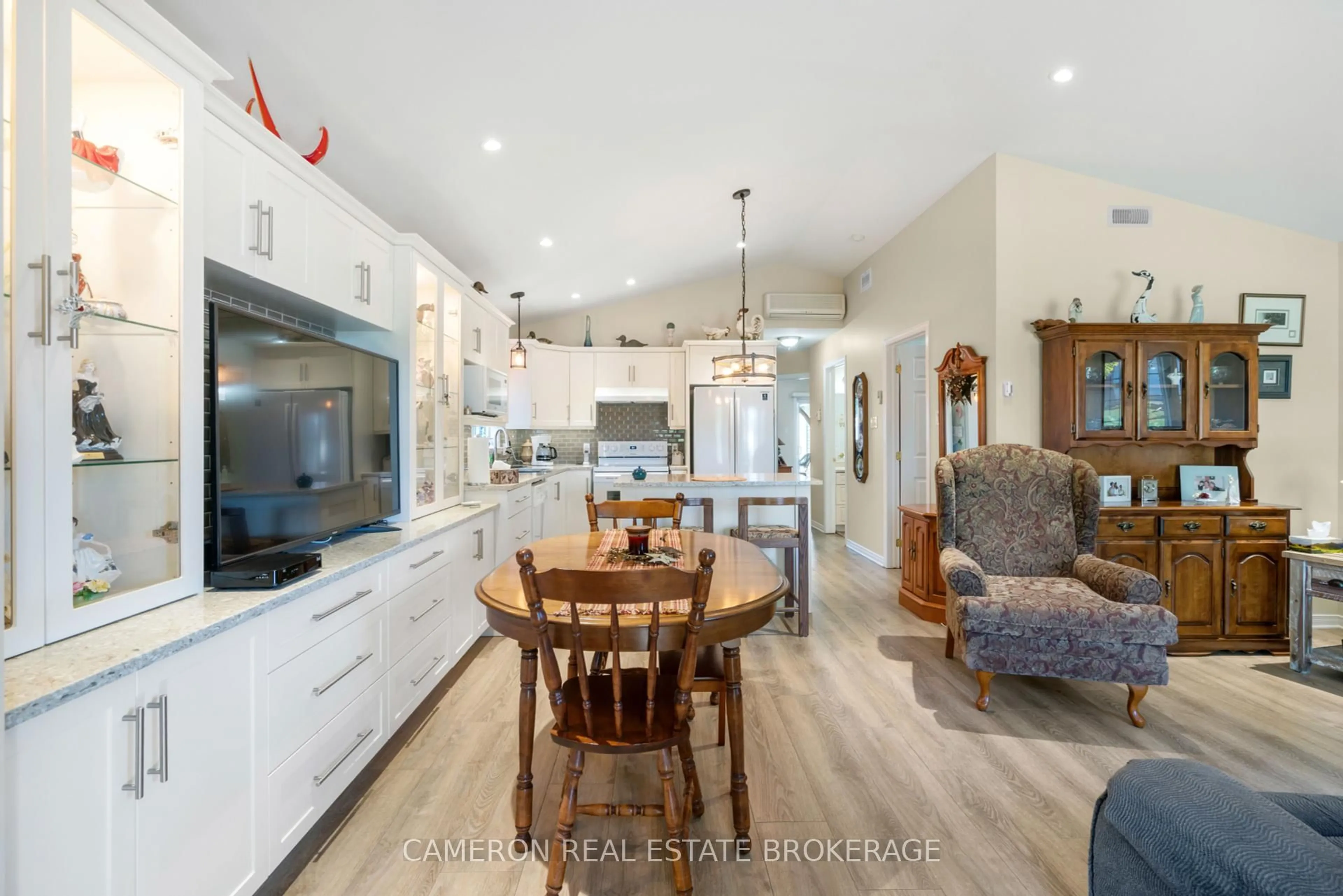 Open concept kitchen, unknown for 125 Dunbar Ave, Cornwall Ontario K6H 7P4