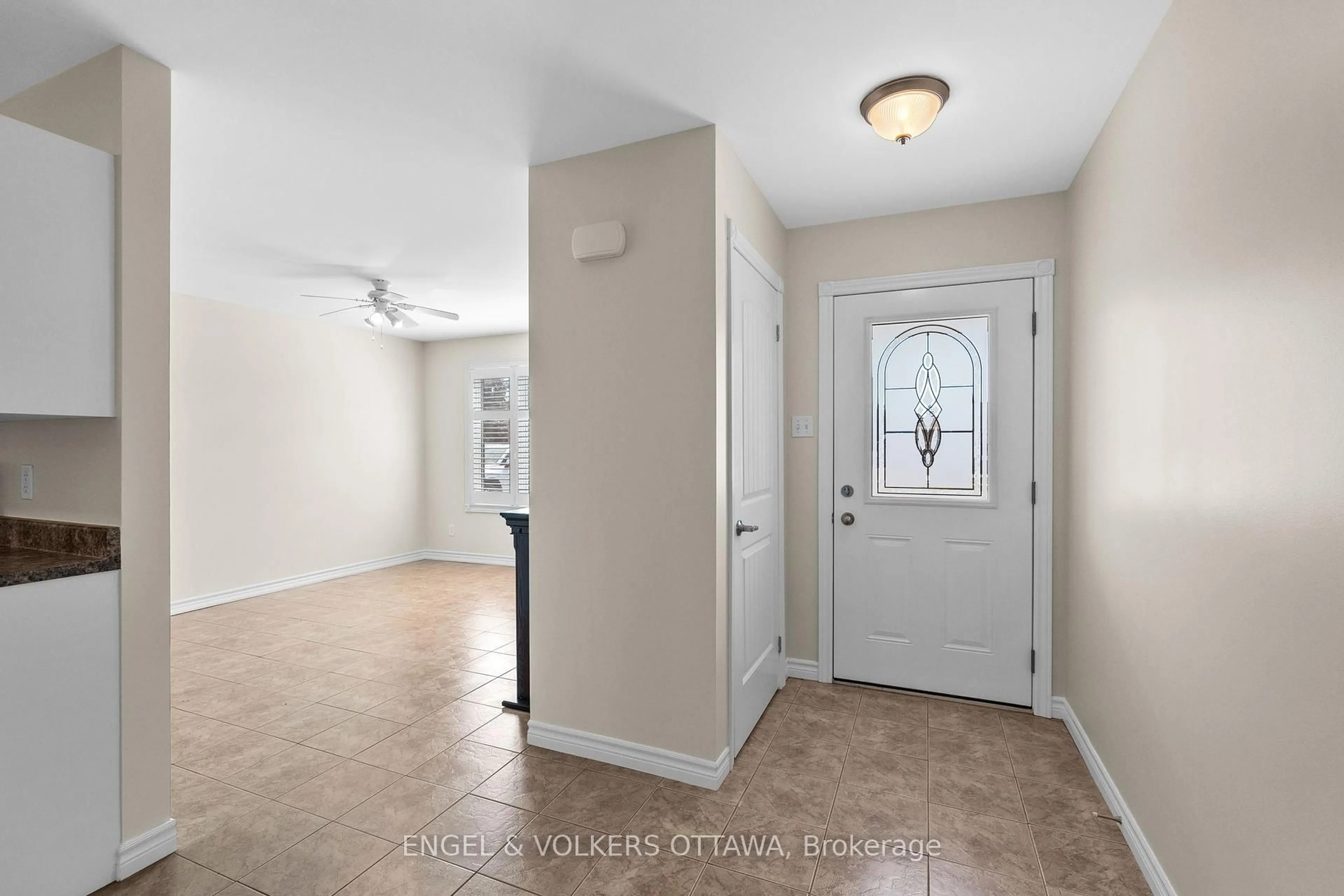 Indoor entryway for 50 Fifth St ##F, South Dundas Ontario K0C 1X0