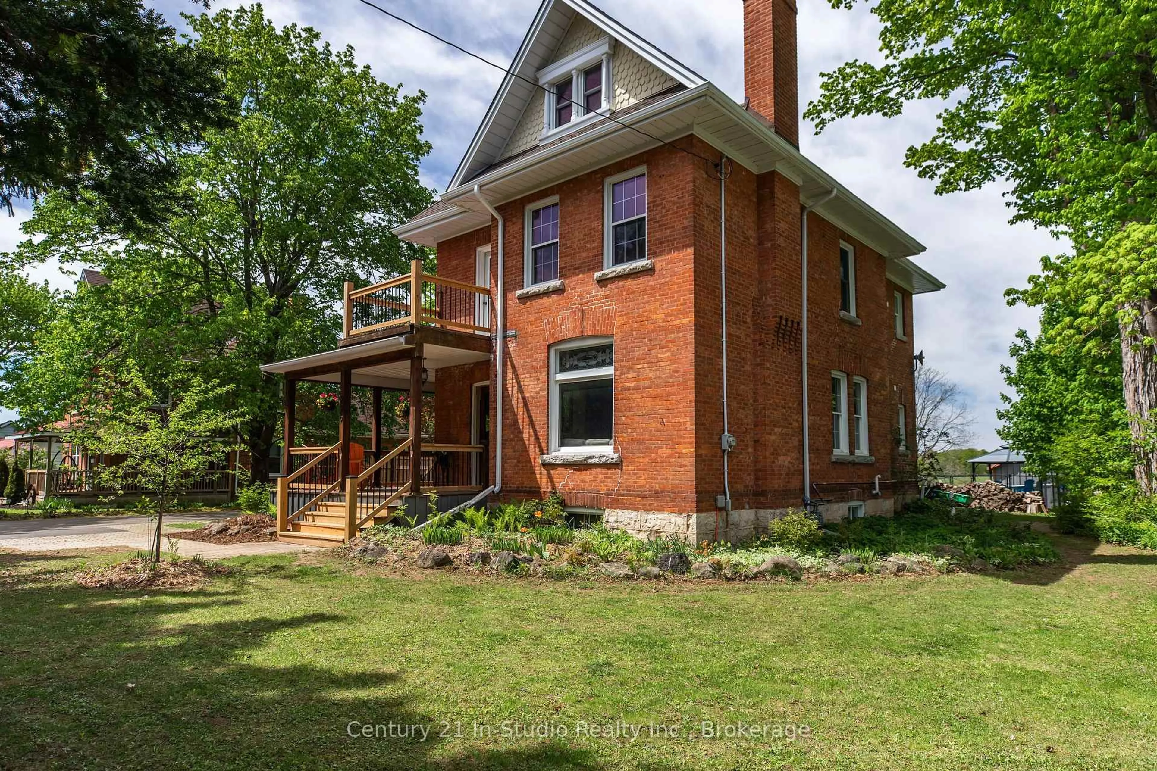 Home with brick exterior material, building for 296 Garafraxa St St, Chatsworth Ontario N0H 1G0