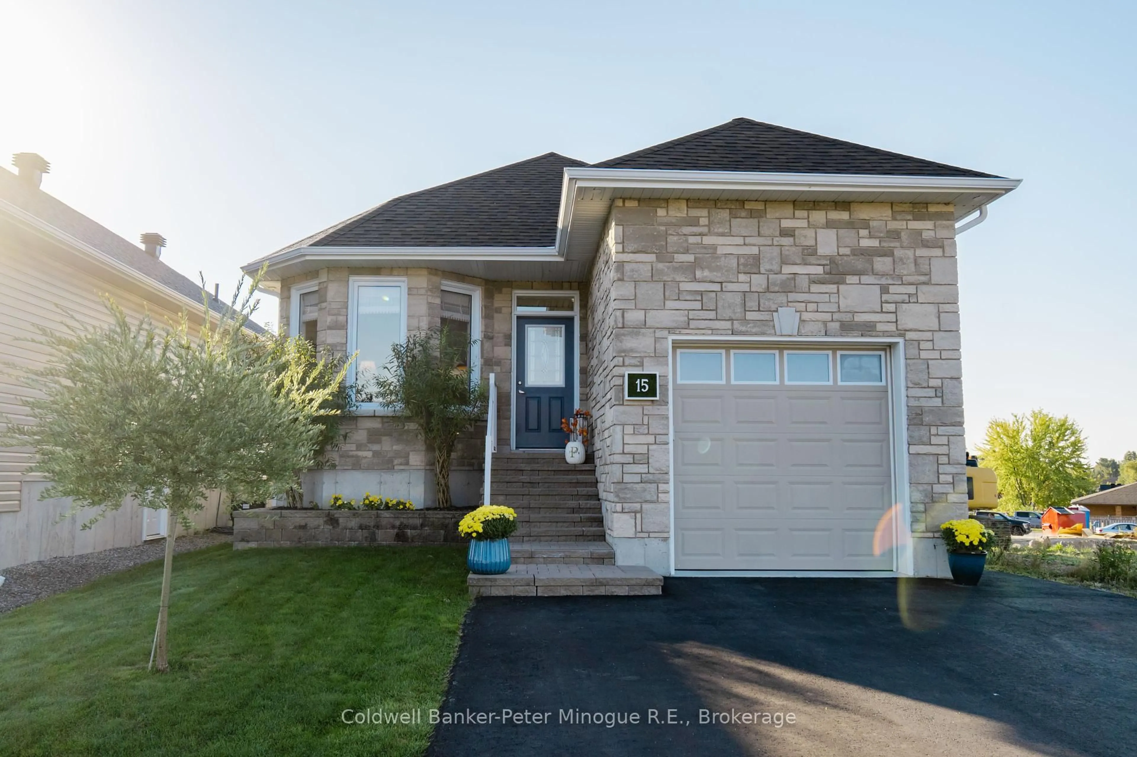 Home with brick exterior material, street for 15 Frank Crt, North Bay Ontario P1B 0C4