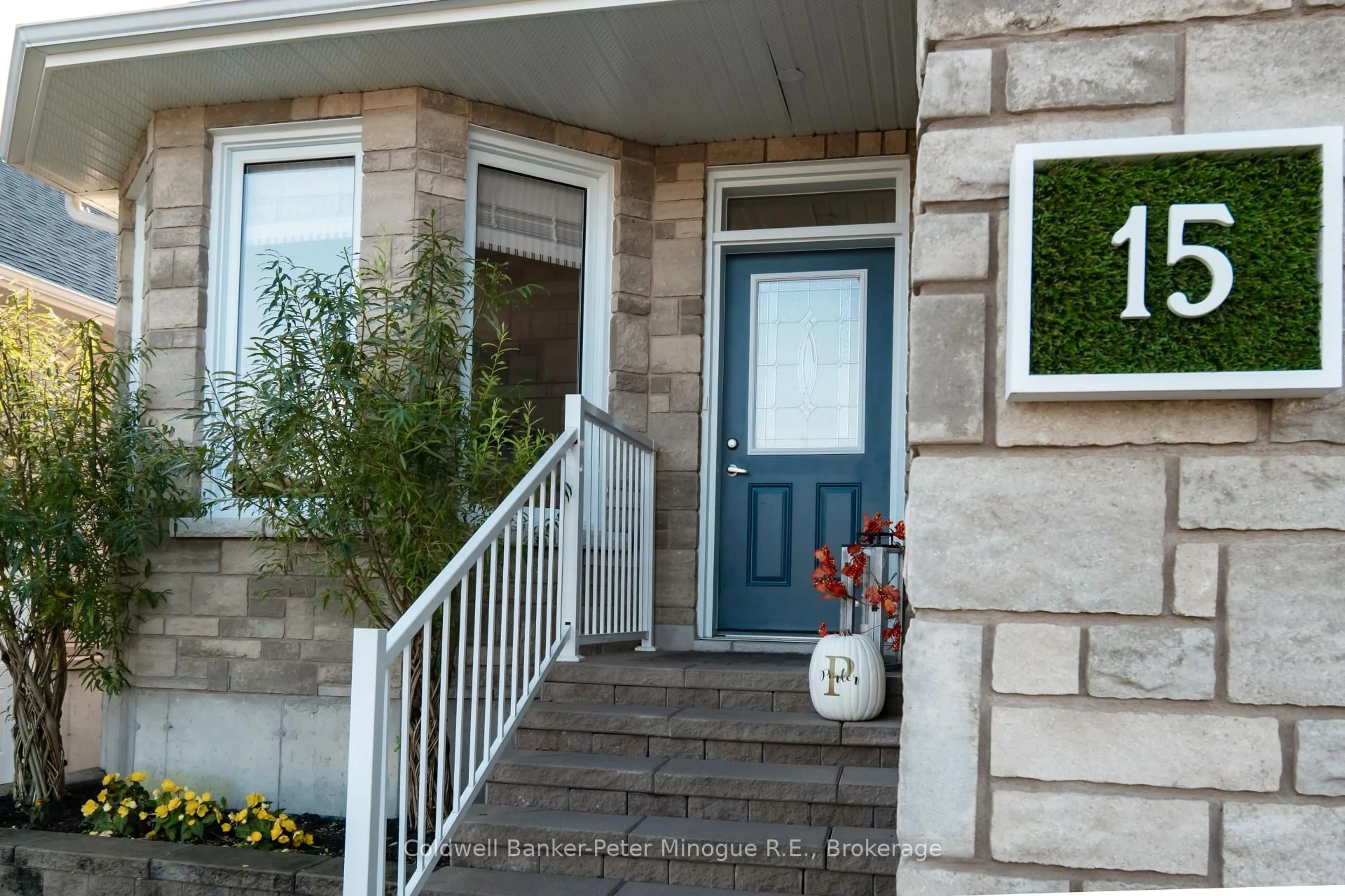 Indoor entryway for 15 Frank Crt, North Bay Ontario P1B 0C4